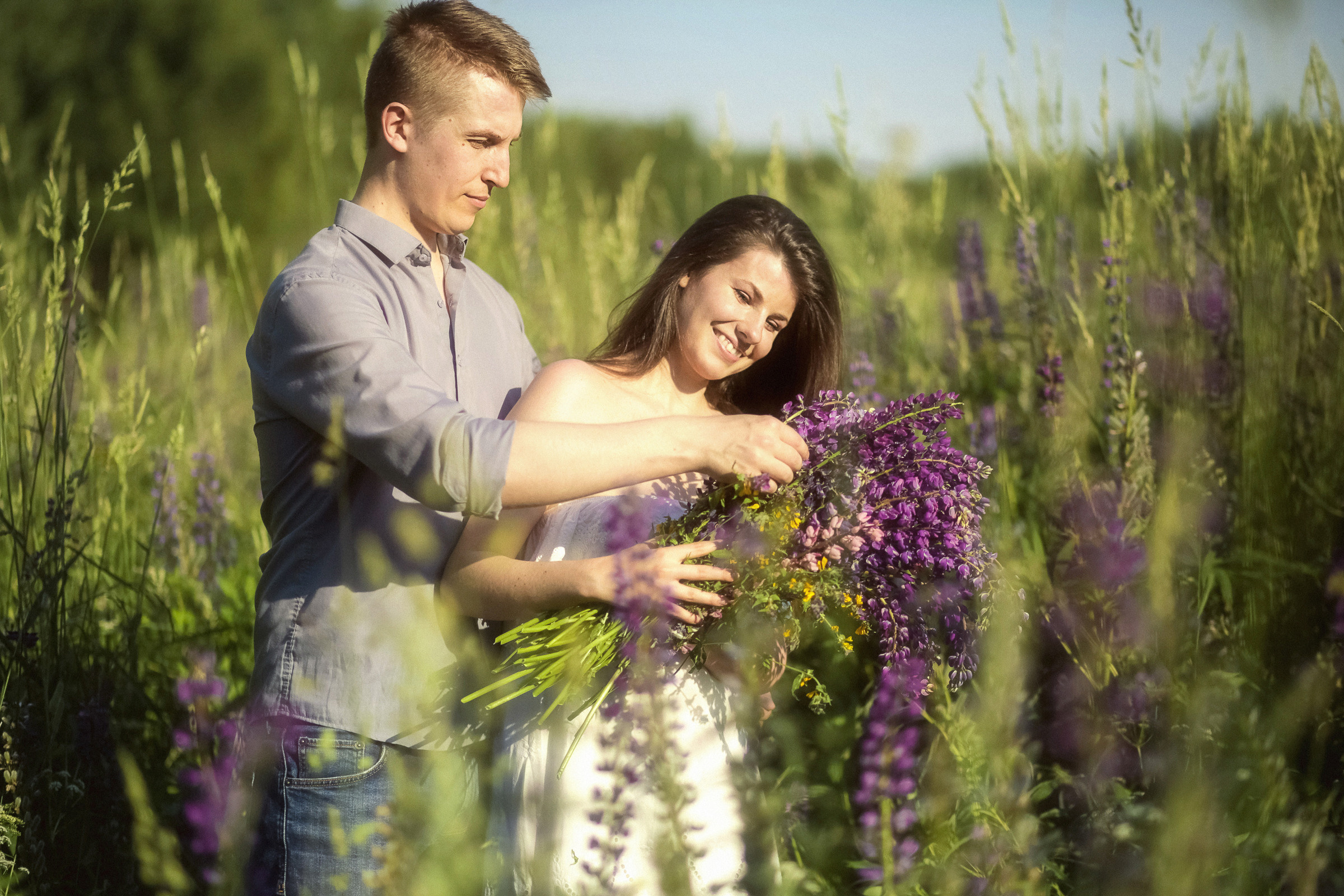 Фотосессия с люпинами. Фотограф женский и мужской портрет Санкт-Петербург