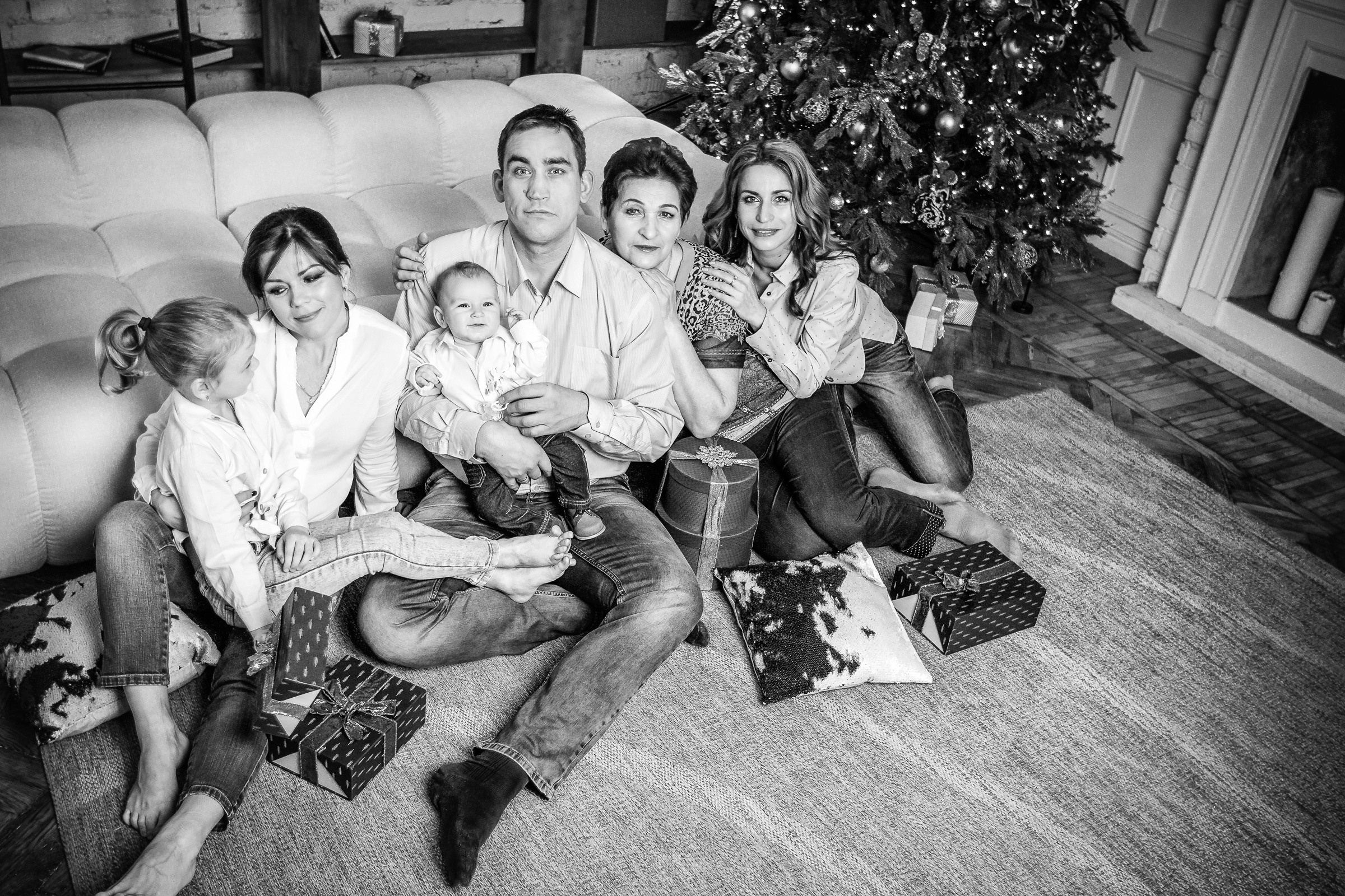 Семейная фотосессия в студии всей семьей. Фотограф женский и мужской портрет Санкт-Петербург