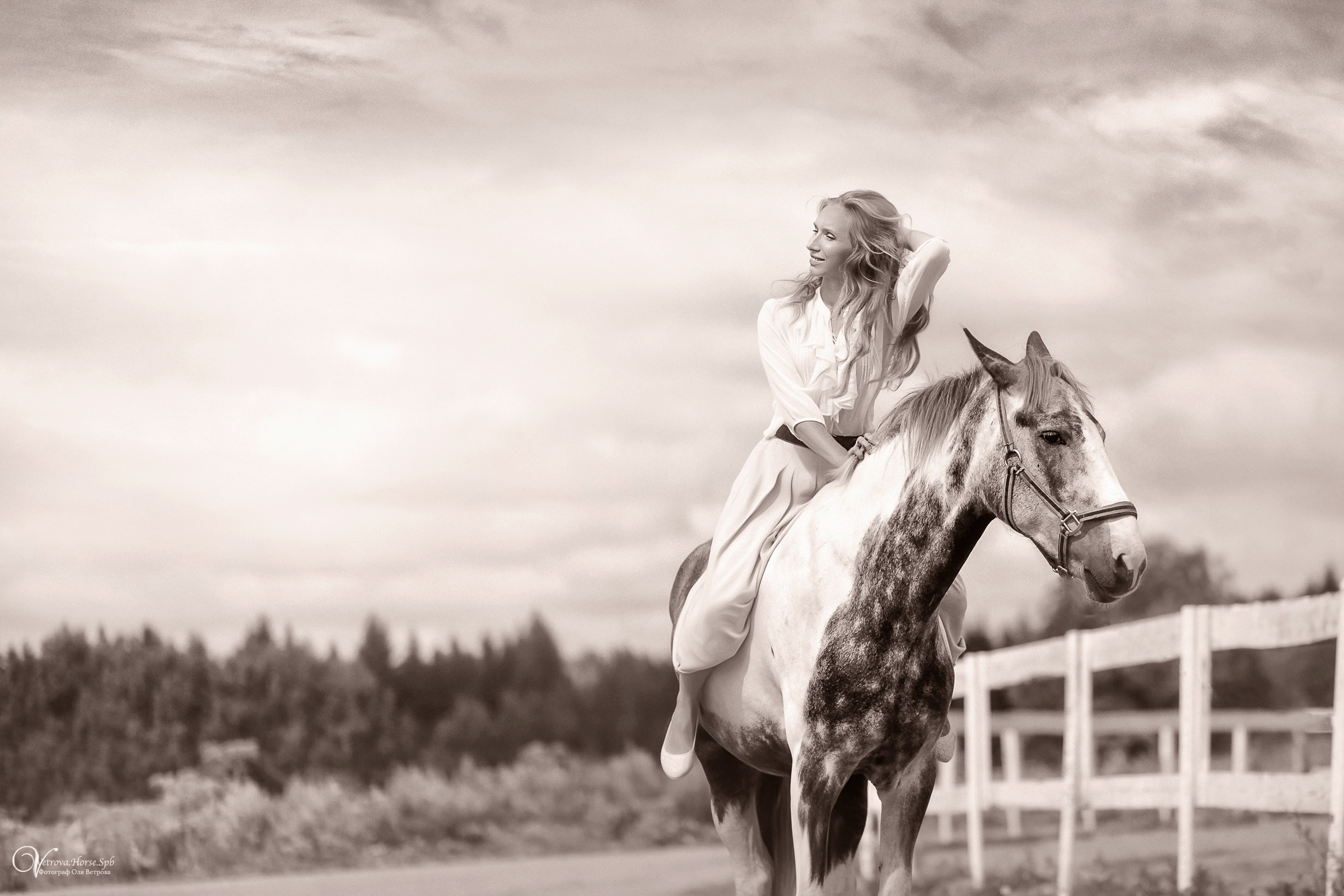 Фотосессия с пегим конем. Фотограф женский и мужской портрет Санкт-Петербург