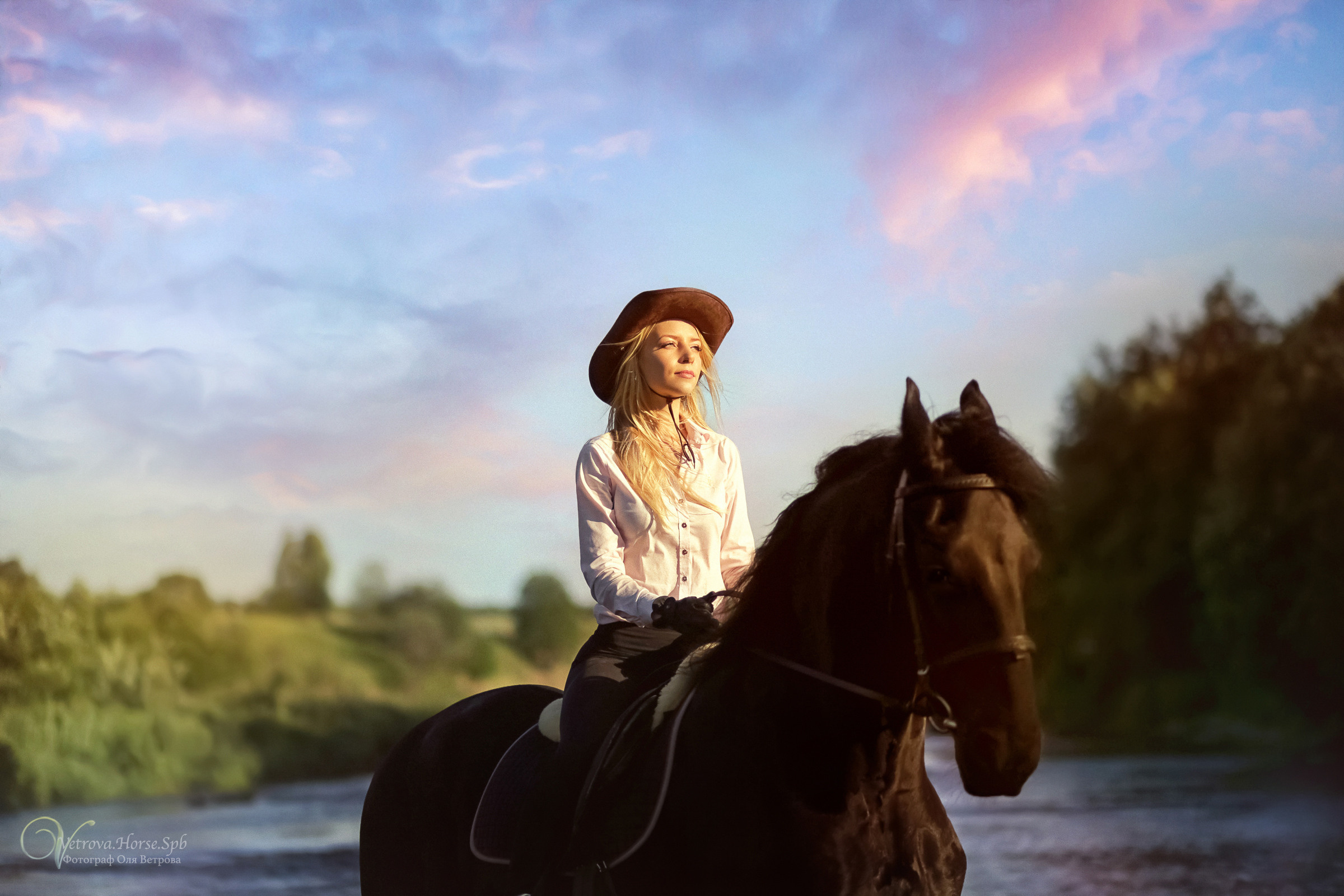 Съемка с лошадью на водопаде. Фотограф женский и мужской портрет Санкт-Петербург