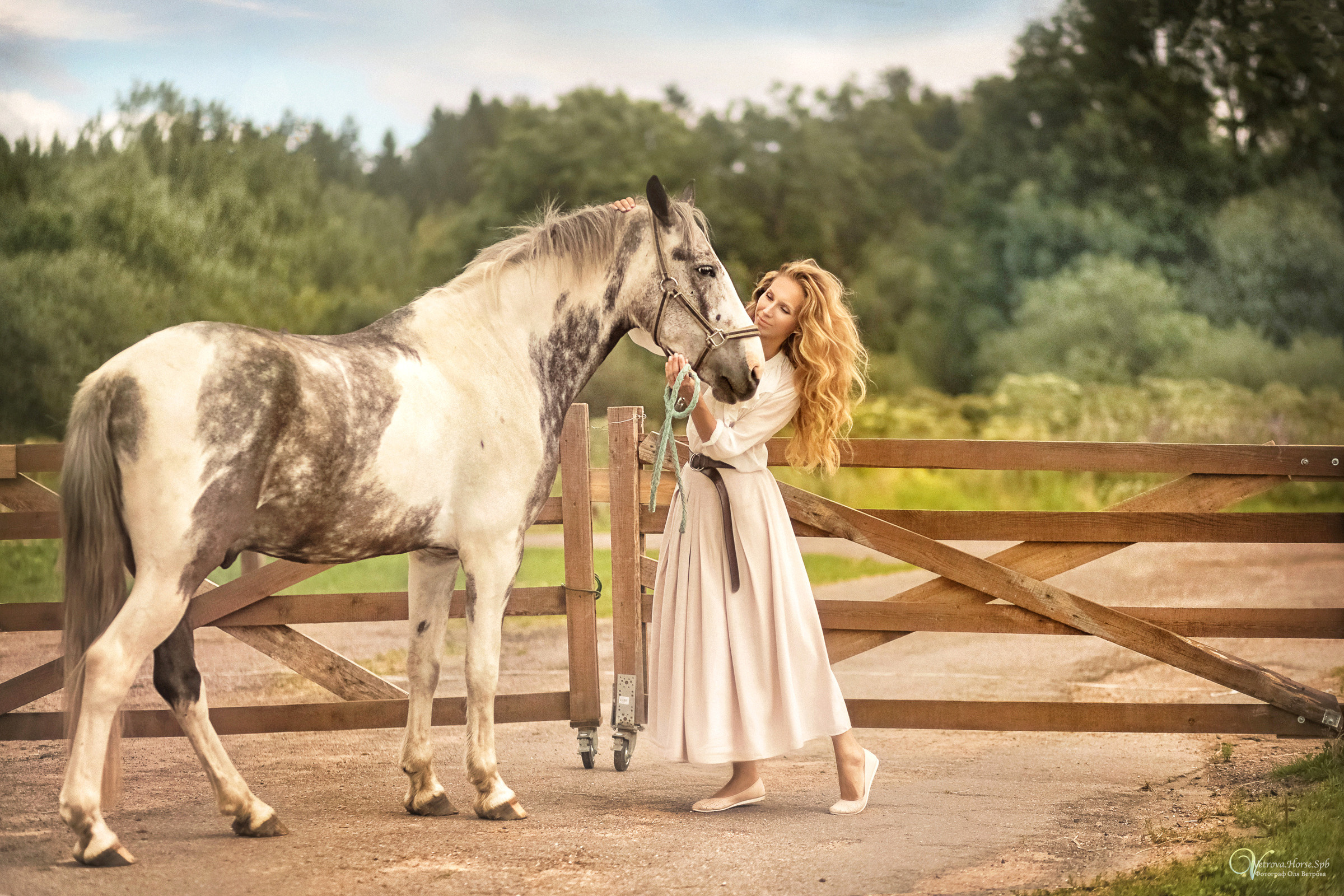 Фотосессия с пегим конем. Фотограф женский и мужской портрет Санкт-Петербург