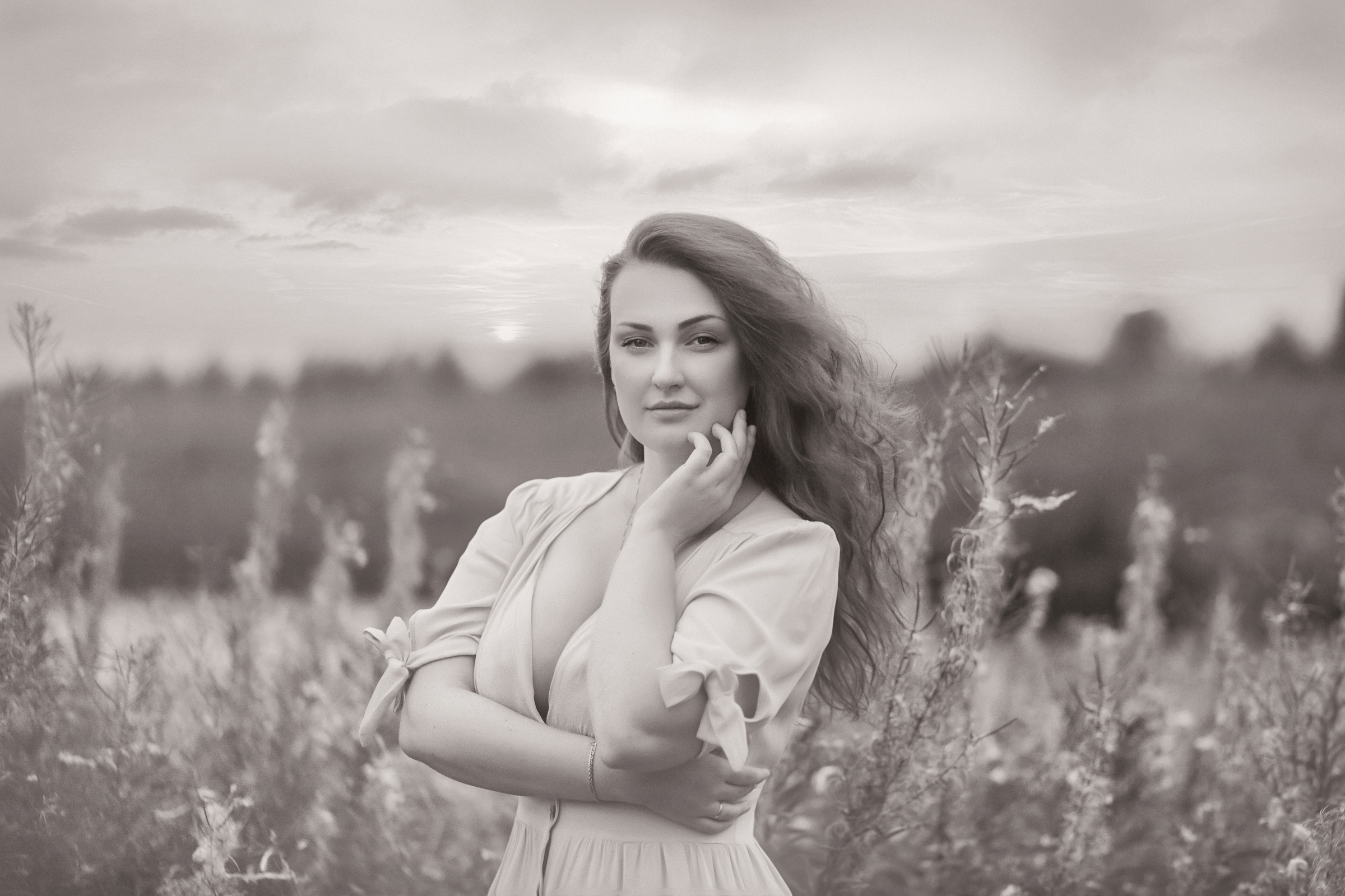 Фотосессия в поле на стоге сена. Фотограф женский и мужской портрет Санкт-Петербург