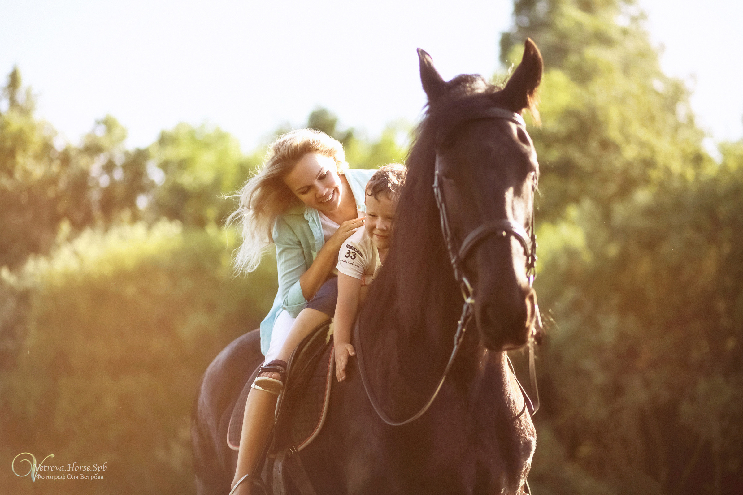 Конная фотосессия на водопаде. Фотограф женский и мужской портрет Санкт-Петербург