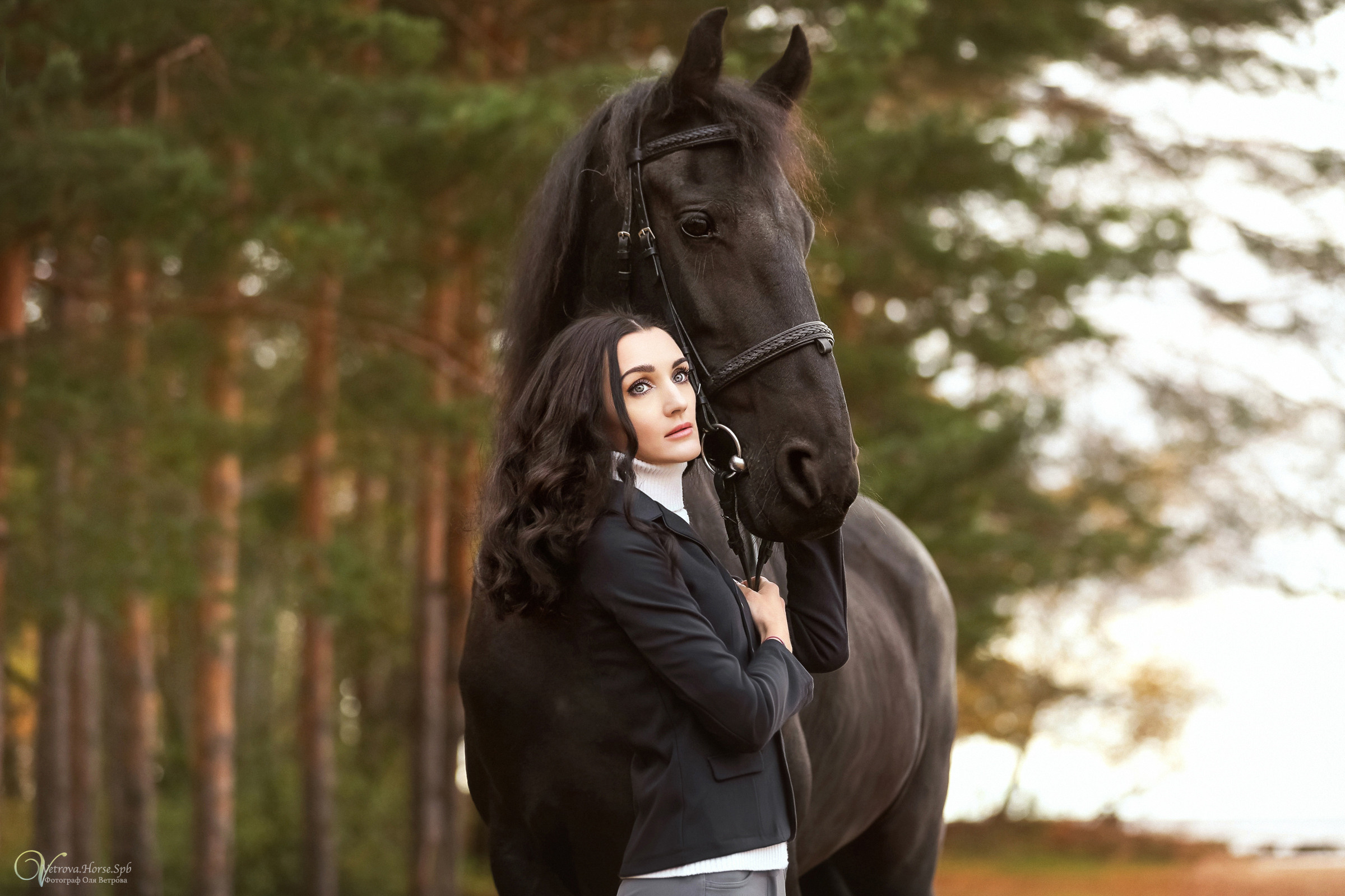 Фотосессия на заливе в двумя лошадьми СПб. Фотограф женский и мужской портрет Санкт-Петербург