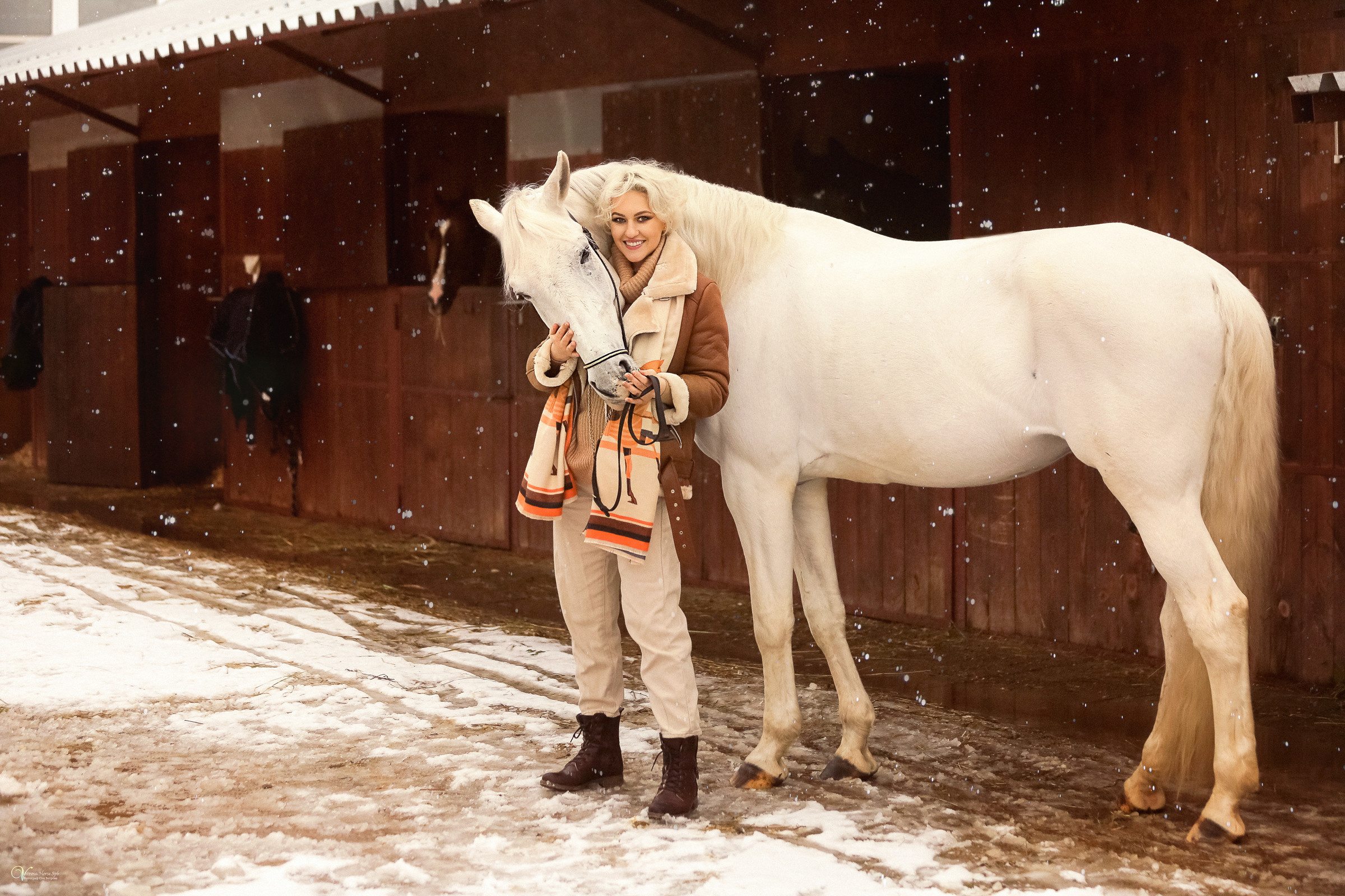 Съемка у конюшни. Фотограф женский и мужской портрет Санкт-Петербург