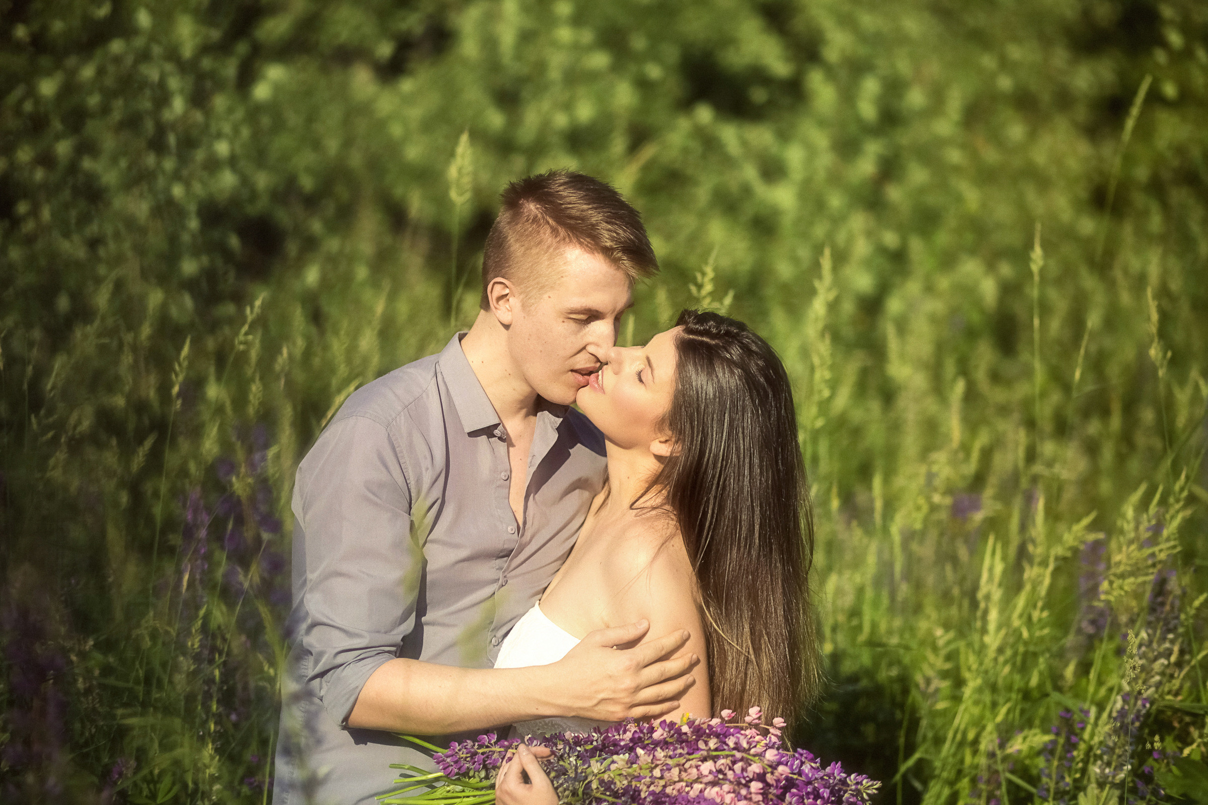 Фотосессия с люпинами. Фотограф женский и мужской портрет Санкт-Петербург