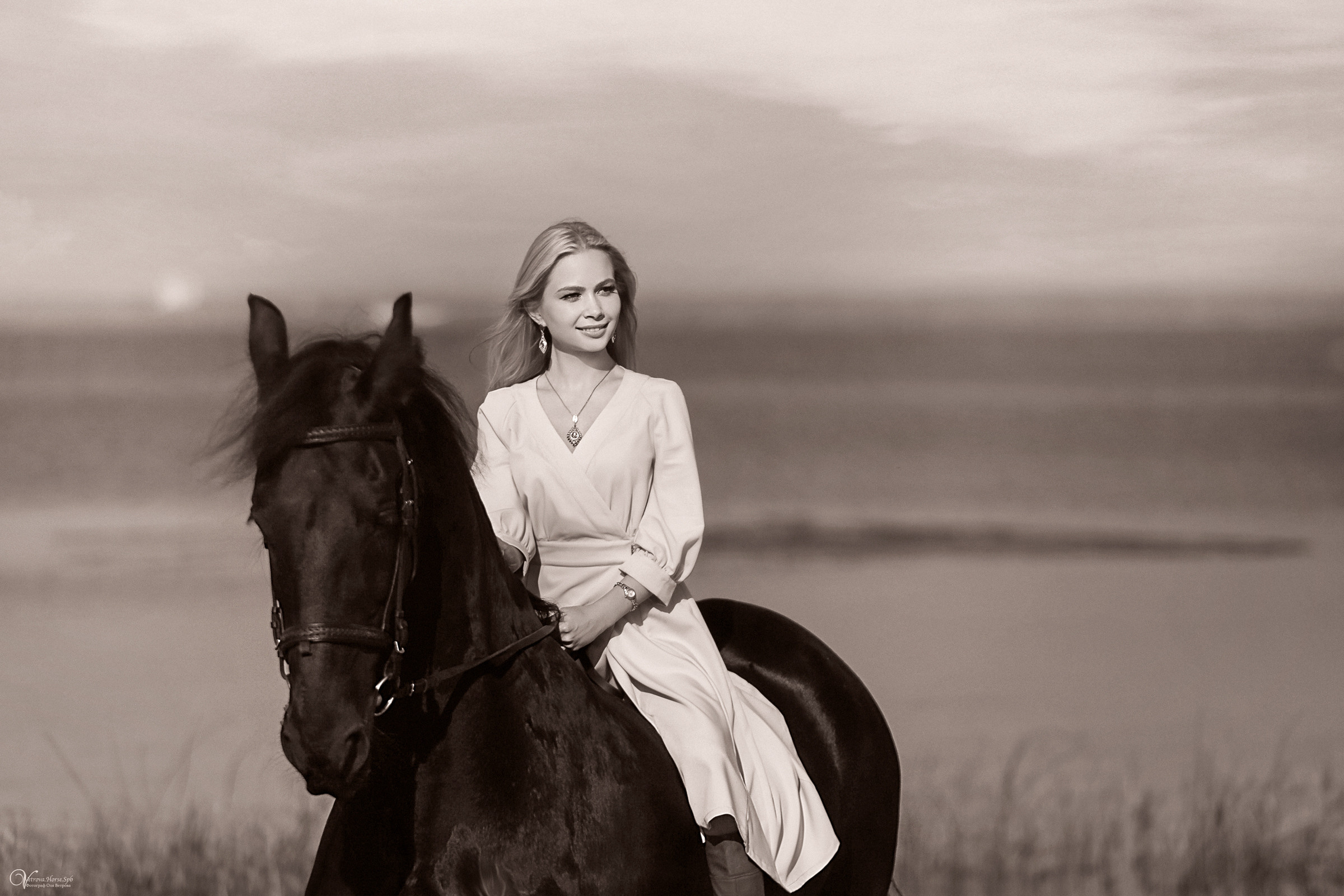 Фотосессия с вороным конем в СПб. Фотограф женский и мужской портрет Санкт-Петербург