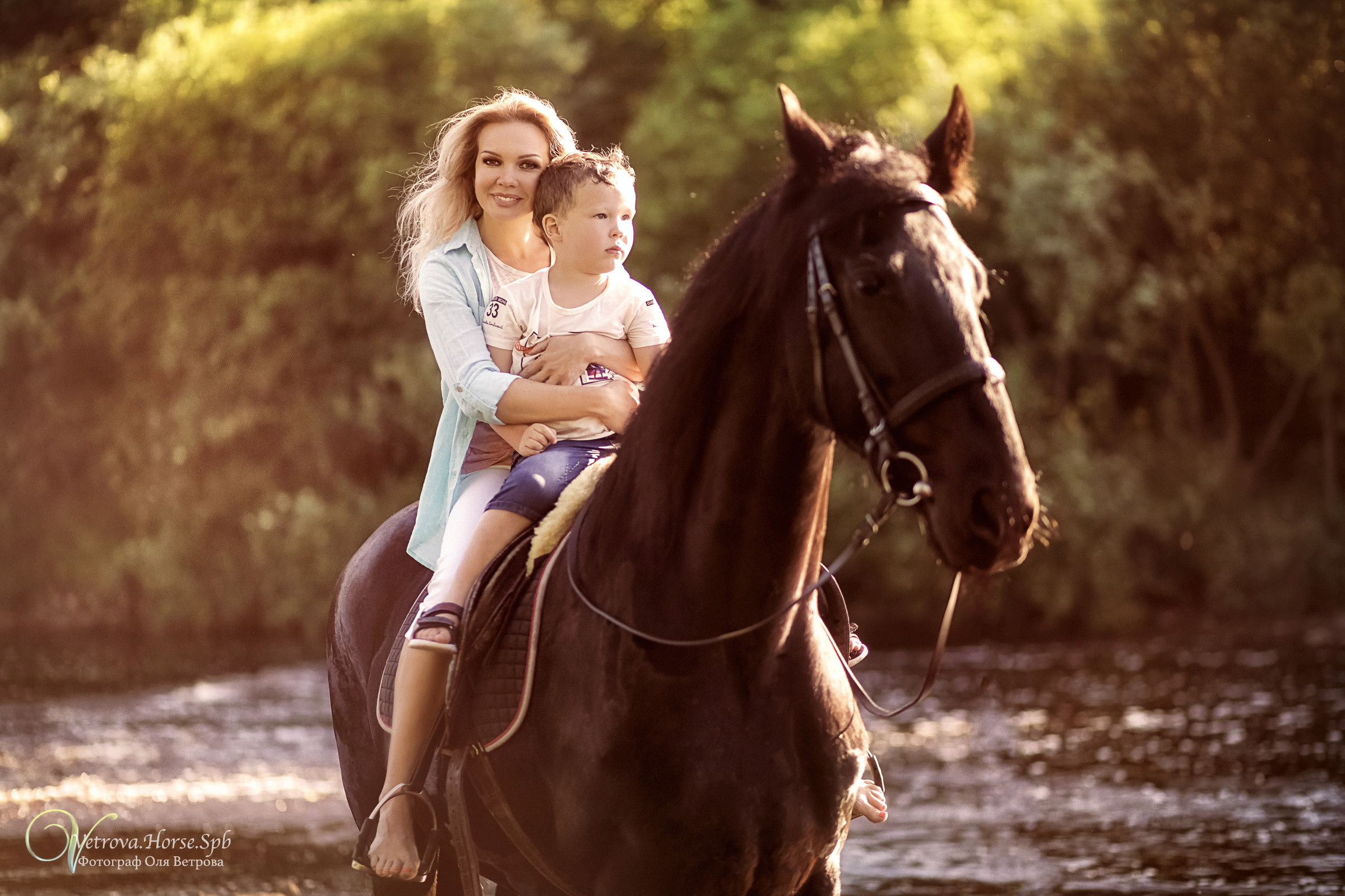 Конная фотосессия на водопаде. Фотограф женский и мужской портрет Санкт-Петербург