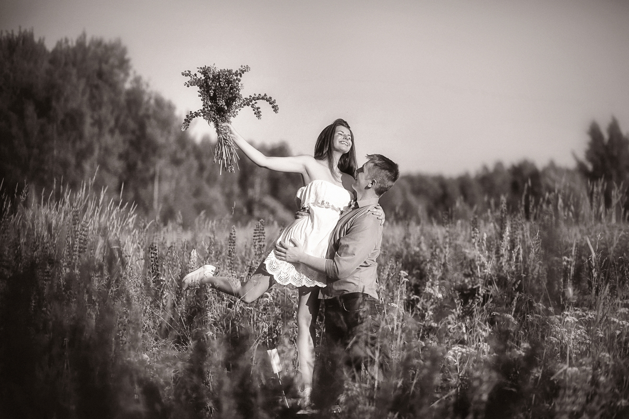 Фотосессия с люпинами. Фотограф женский и мужской портрет Санкт-Петербург