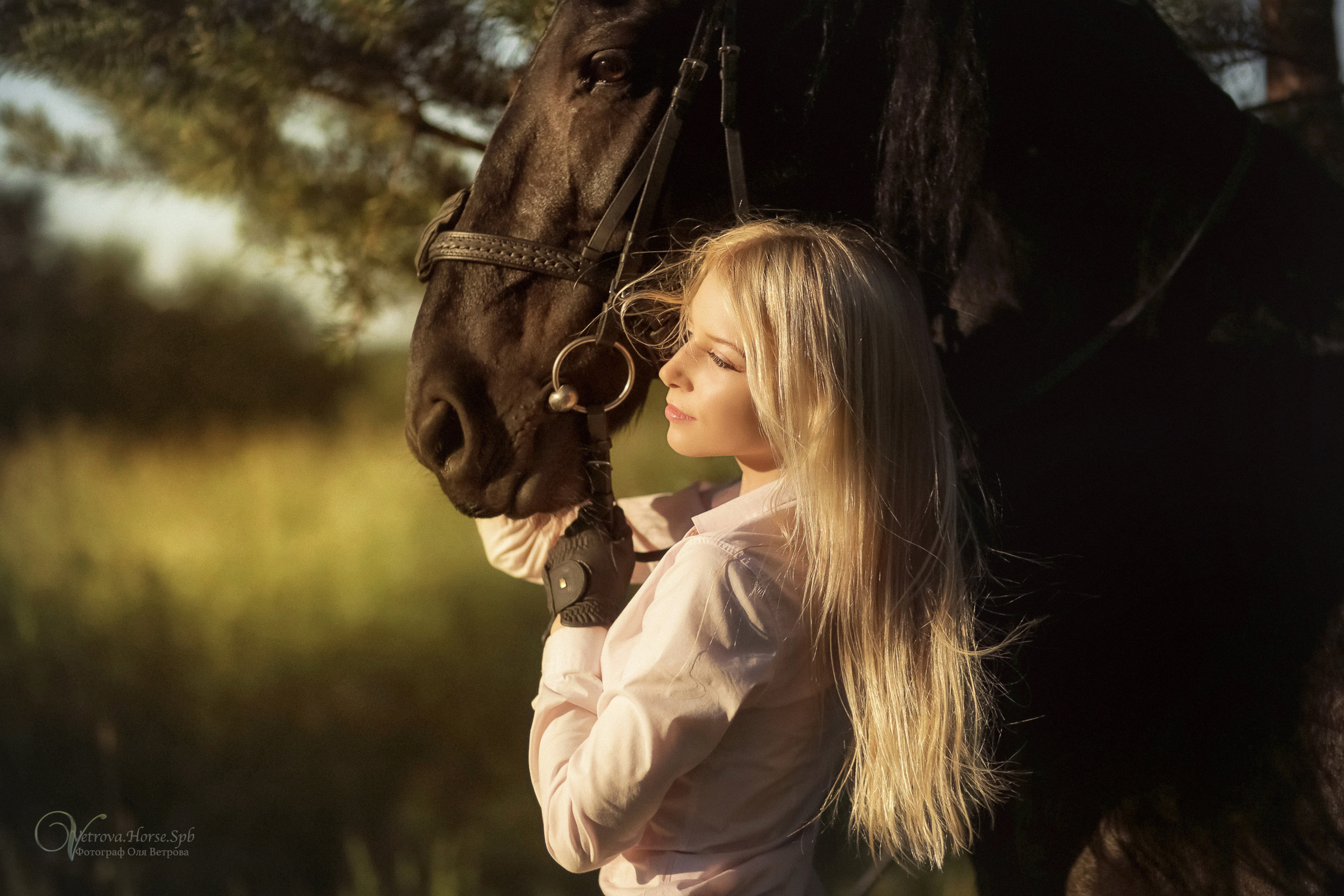 Съемка с лошадью на водопаде. Фотограф женский и мужской портрет Санкт-Петербург