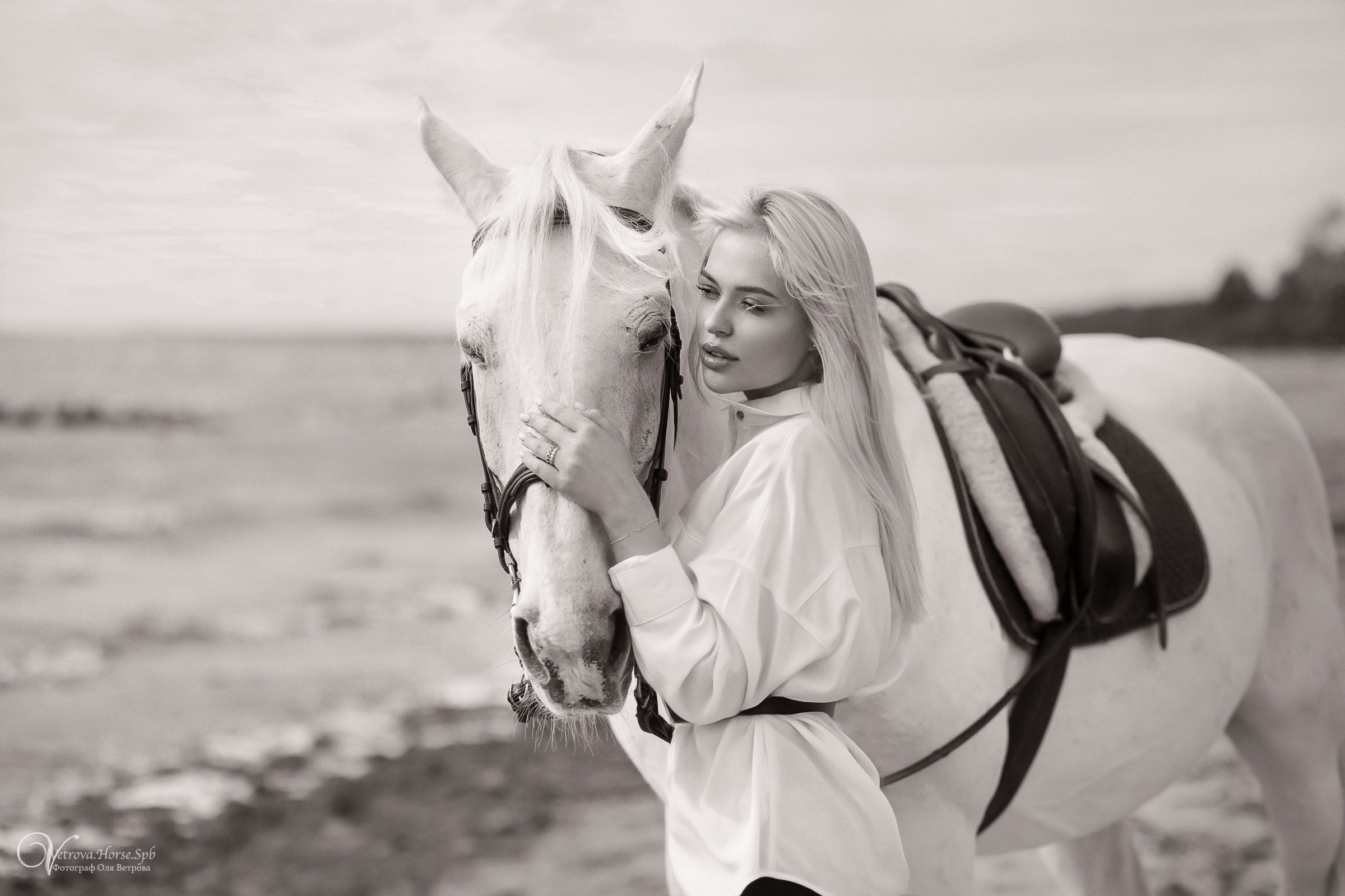 Фотосессия с белой лошадью. Фотограф женский и мужской портрет Санкт-Петербург