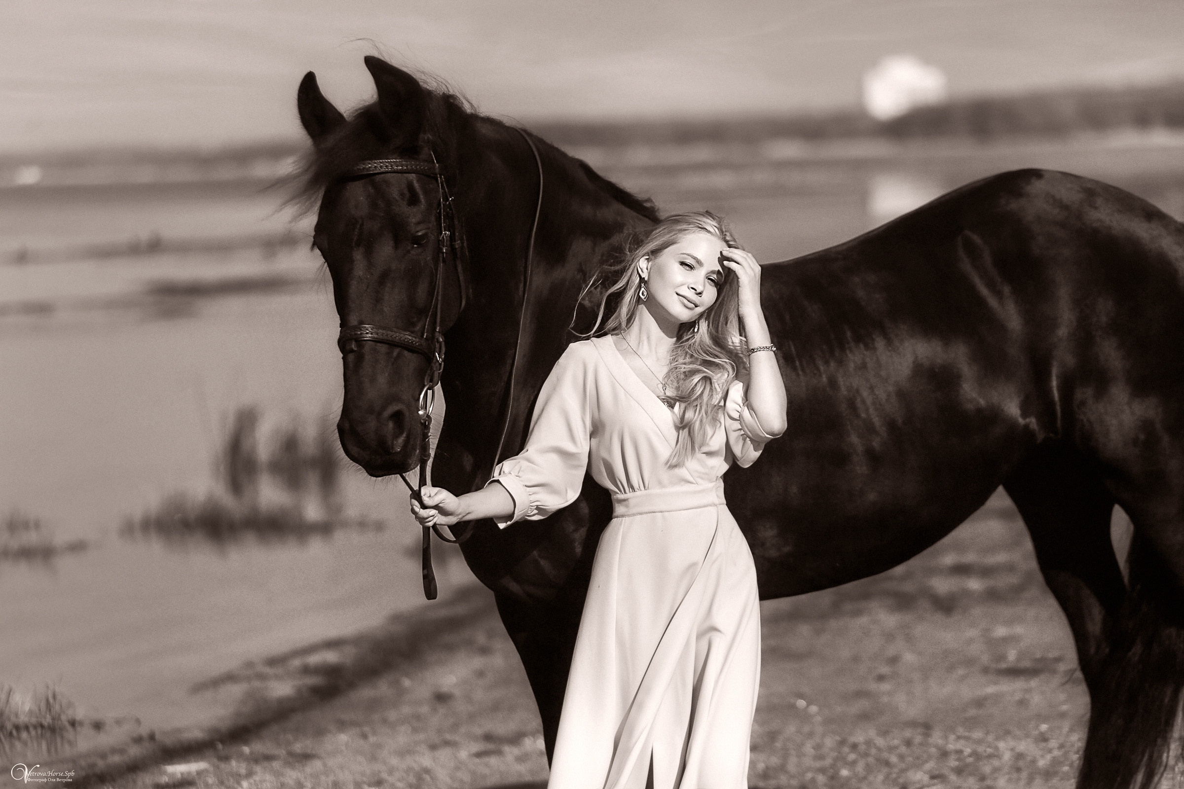 Фотосессия с вороным конем в СПб. Фотограф женский и мужской портрет Санкт-Петербург