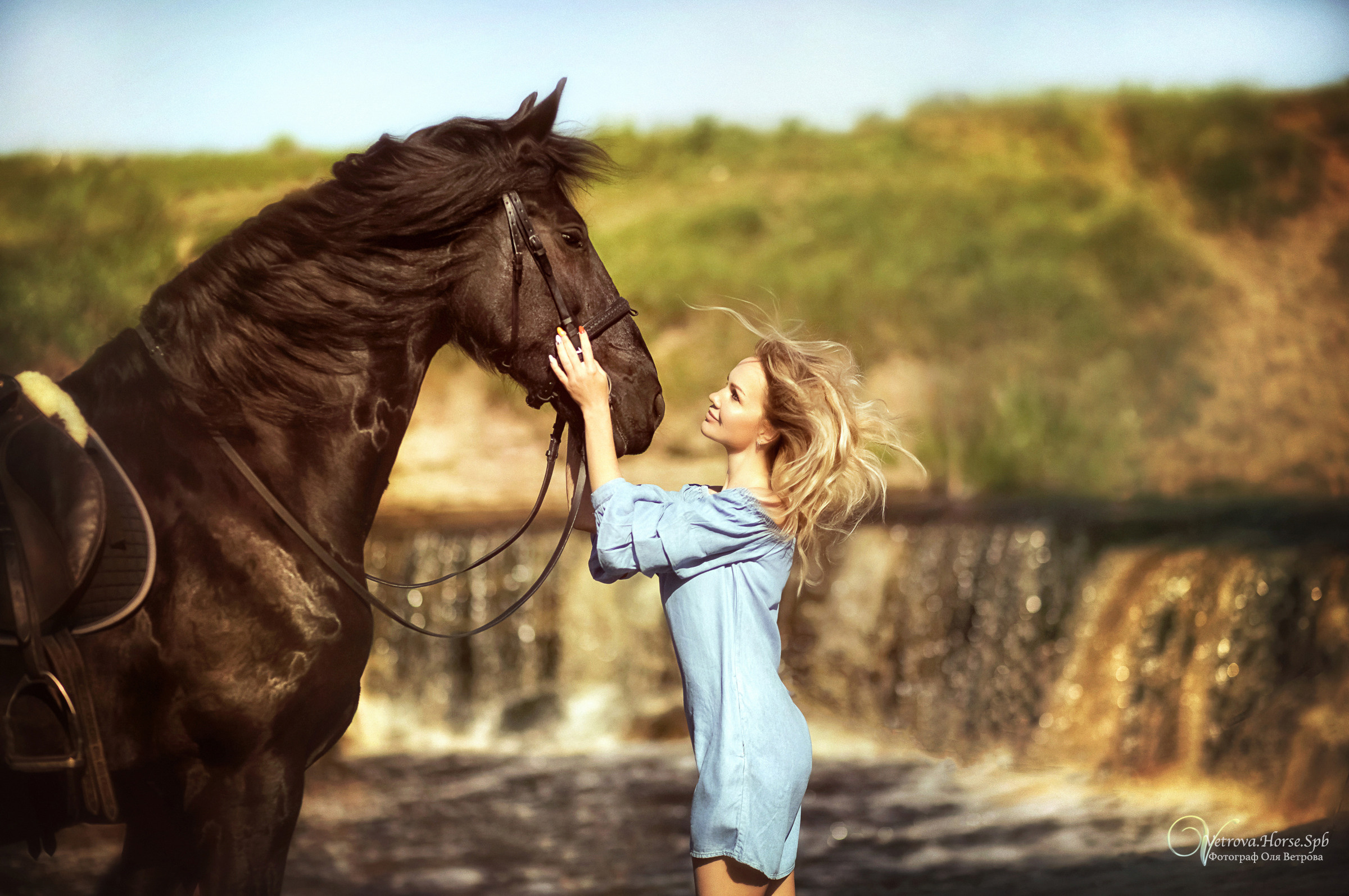 Конная фотосессия на водопаде. Фотограф женский и мужской портрет Санкт-Петербург