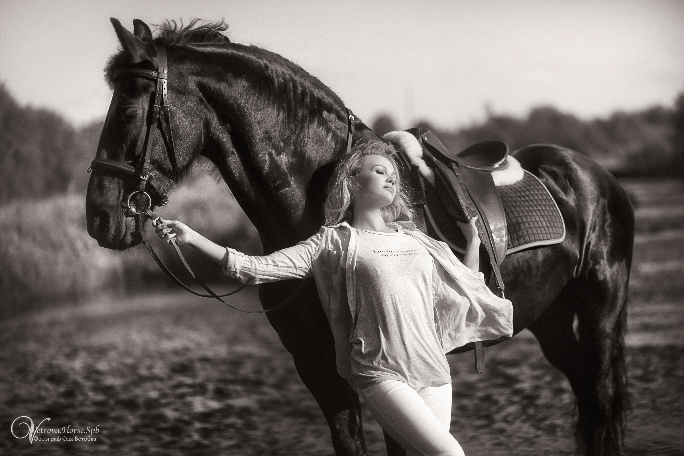 Конная фотосессия на водопаде. Фотограф женский и мужской портрет Санкт-Петербург