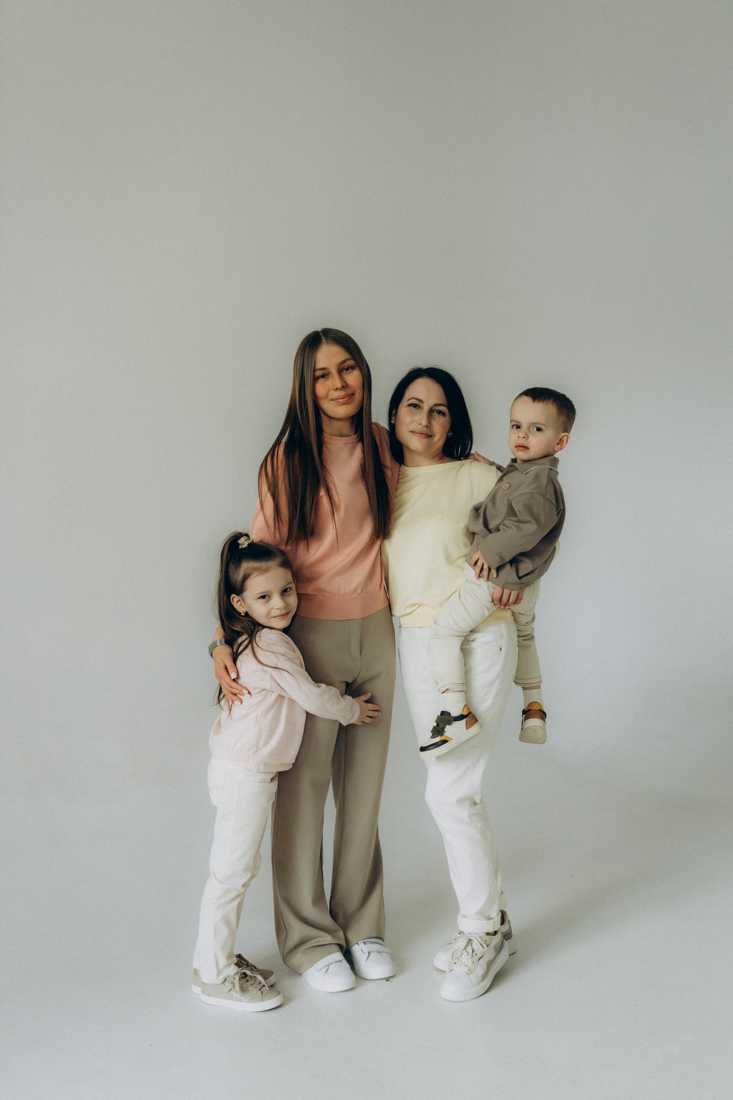 Семейная съёмка на циклораме. Фотограф НОГИНСК, Москва, Анастасия Белая