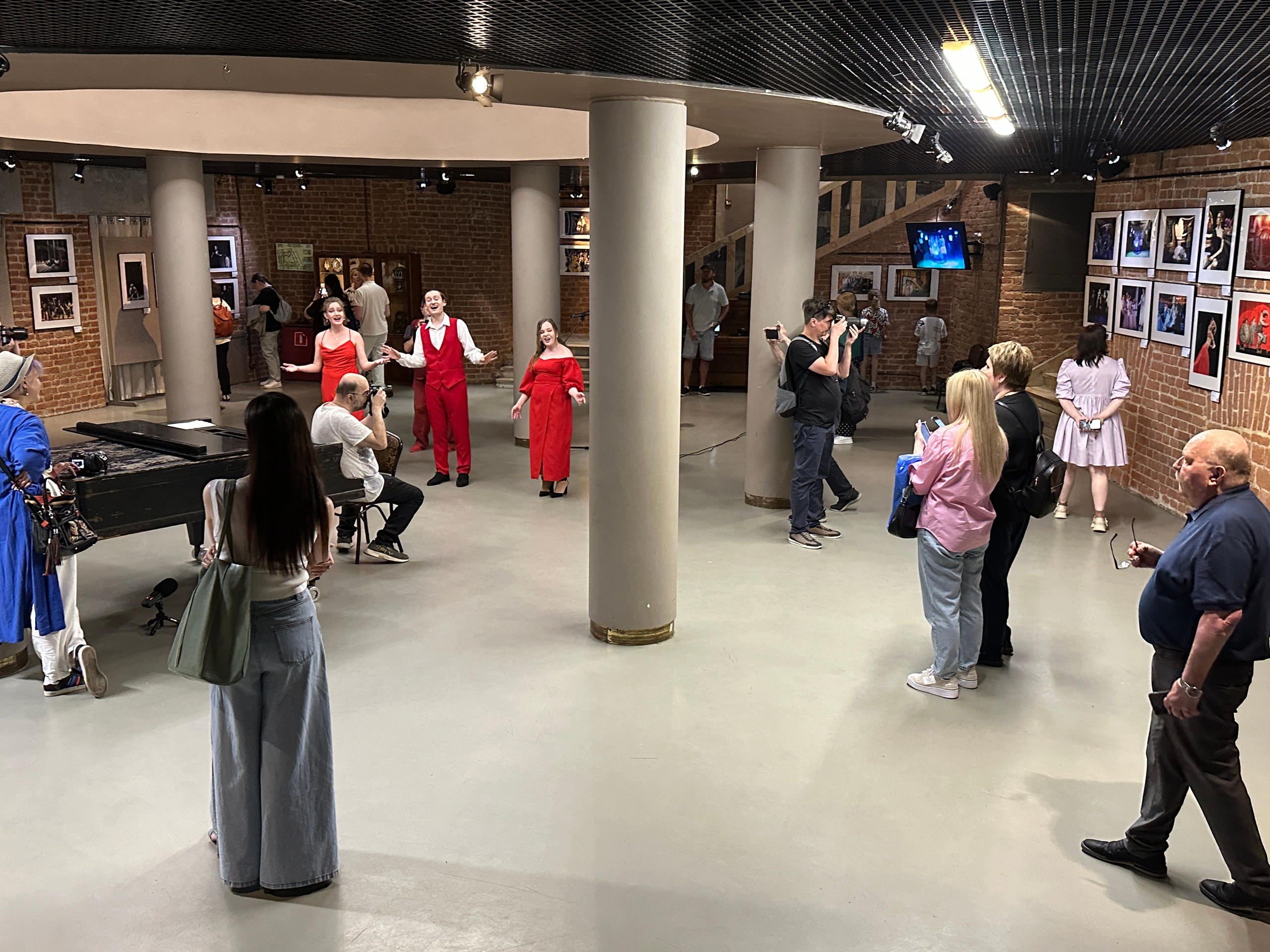 МОЛОДОЙ ТЕАТР. Reportage, architectural, fine art photographer Lena Melnikova in Moscow