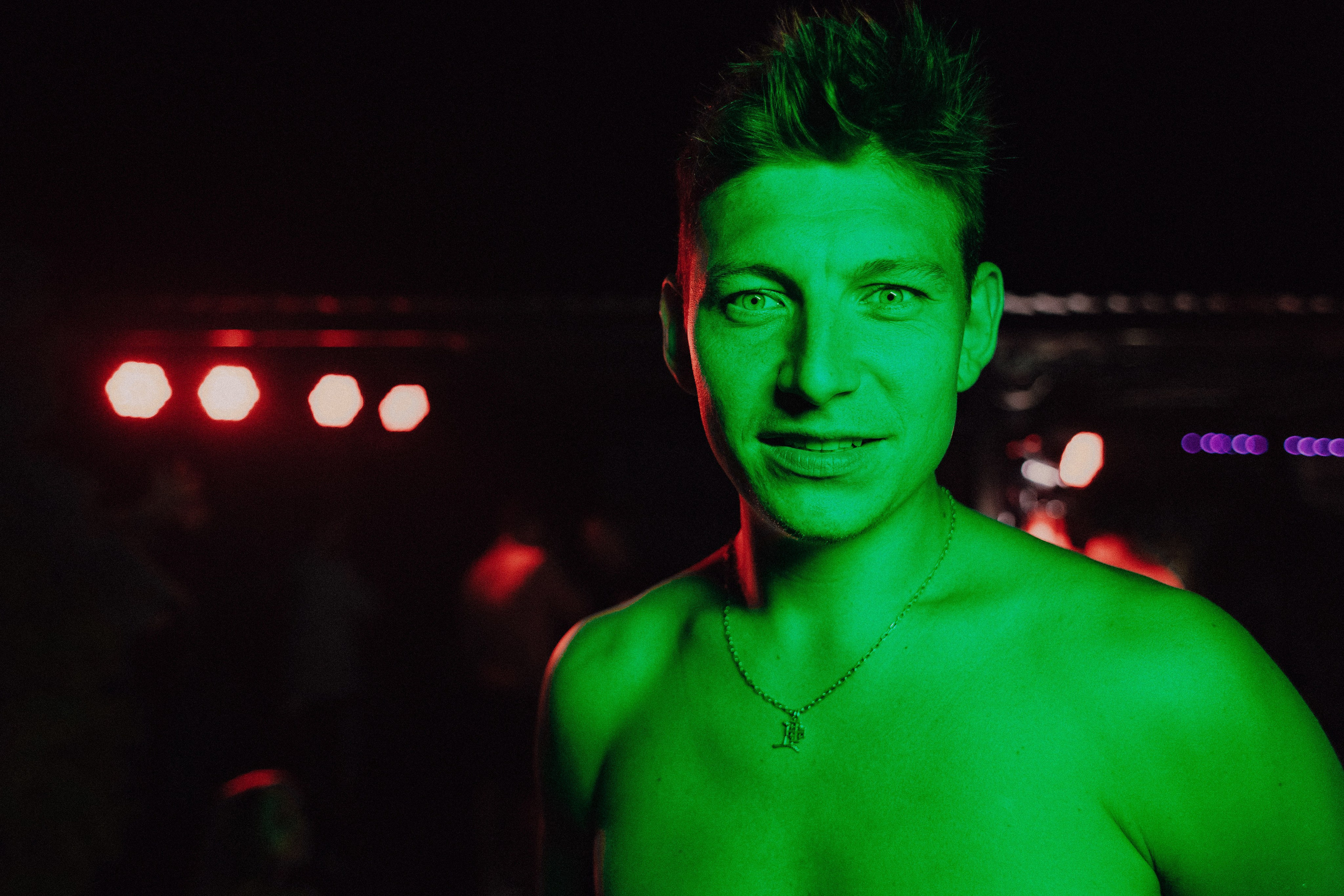 Свадебный фотограф Таганрог — фотосессия в центре города и банкет в коттедже «Виктория». Свадебный и семейный фотограф в Таганроге Бакарюк Антон