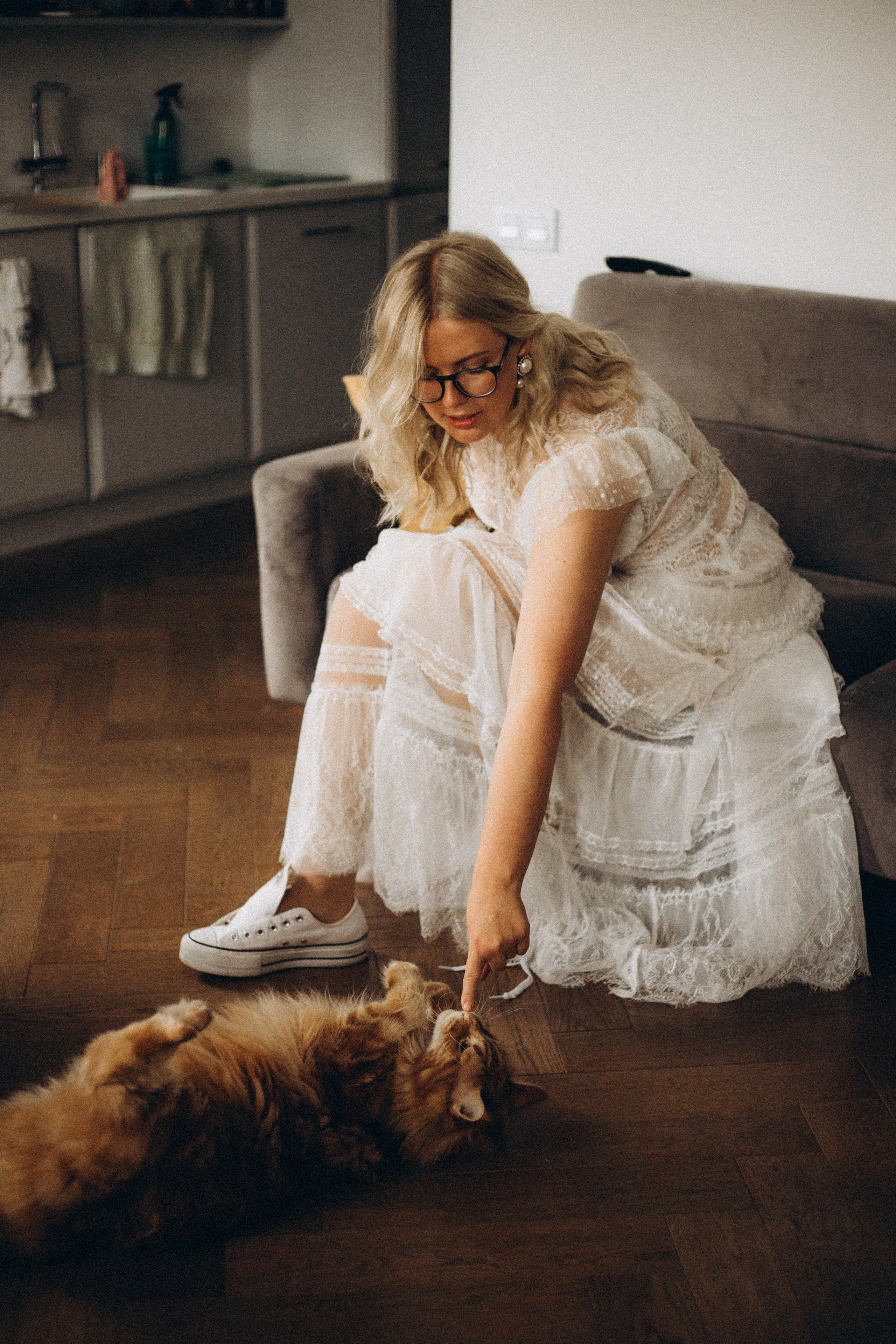 Свадебная фотосессия дома: lifestyle съемка сборов перед ЗАГСом, Москва 