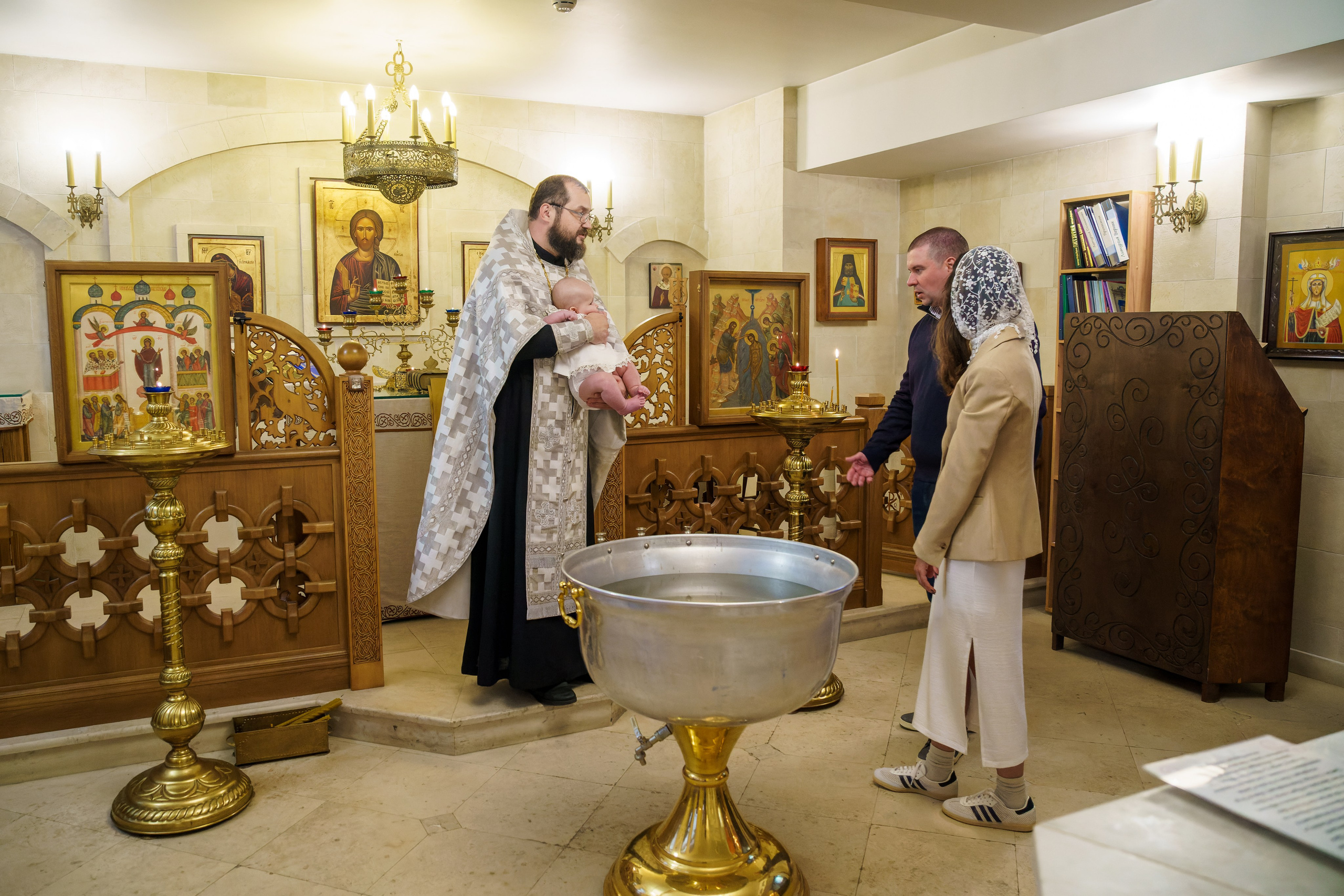 Священник и таинство крещения
