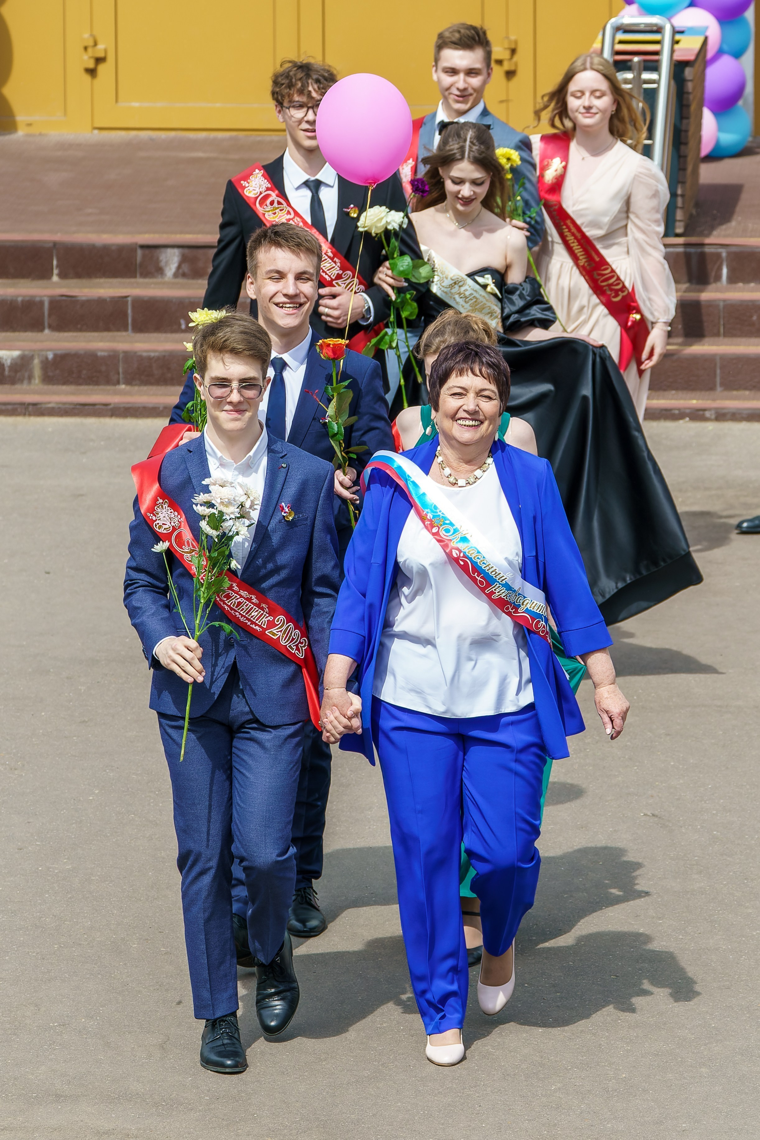 Фотосъёмка выпускного 9 и 11 классов в Москве: портреты, групповые, репортаж