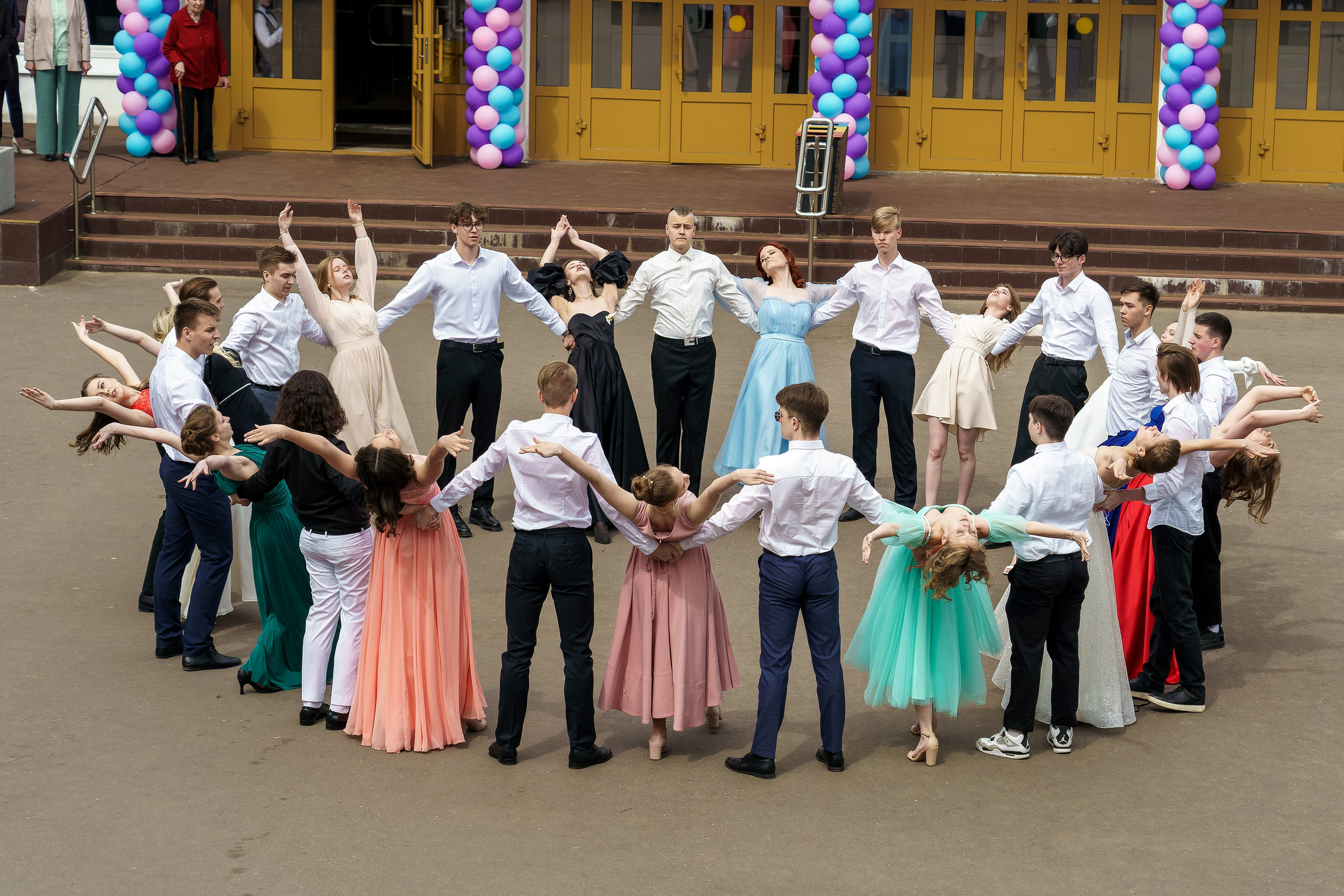 Галерея: последний звонок. Фотограф и видеограф в Москве — свадьбы, концерты, праздники | DRONAVT's
