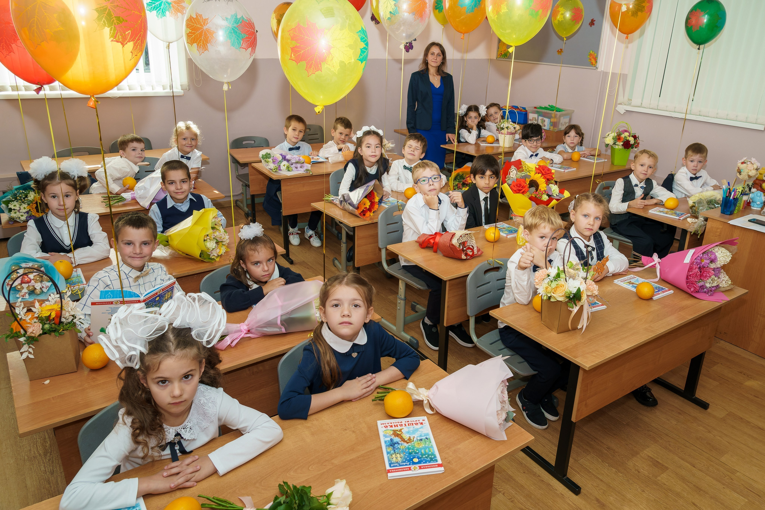 Галерея: линейка на 1 сентября. Фотограф и видеограф в Москве — свадьбы, концерты, праздники | DRONAVT's