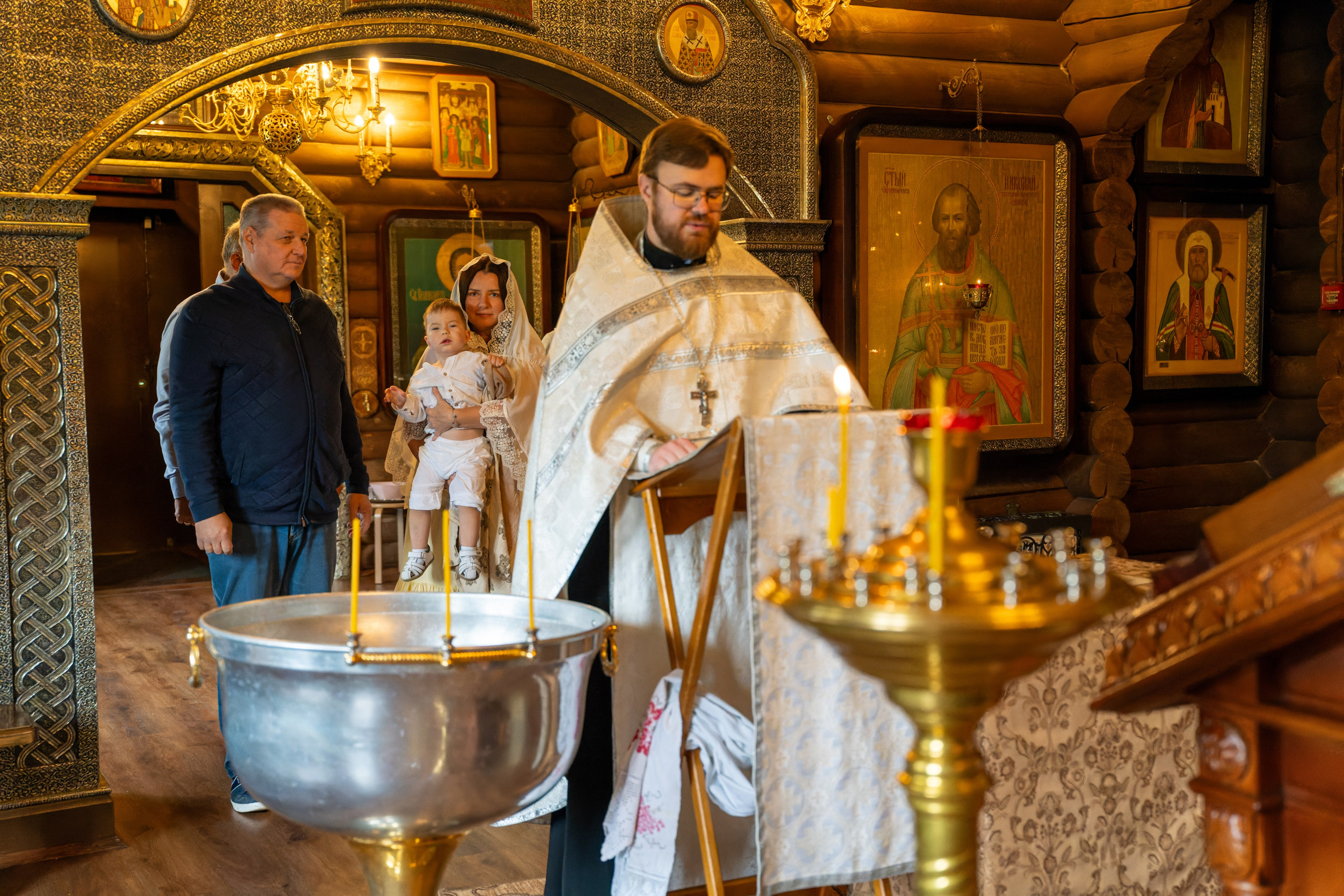 Крестины в храме Иоанна Русского — момент таинства