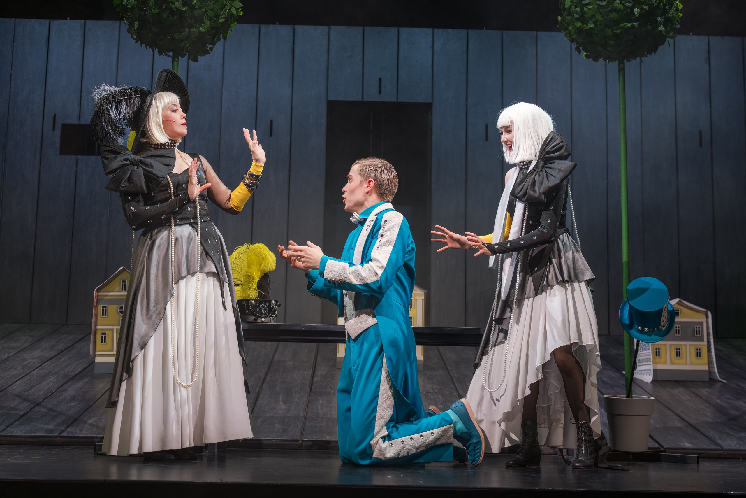 Театр Терезы Дуровой: Ревизор. Сайт фотографа Сергея Абрамова