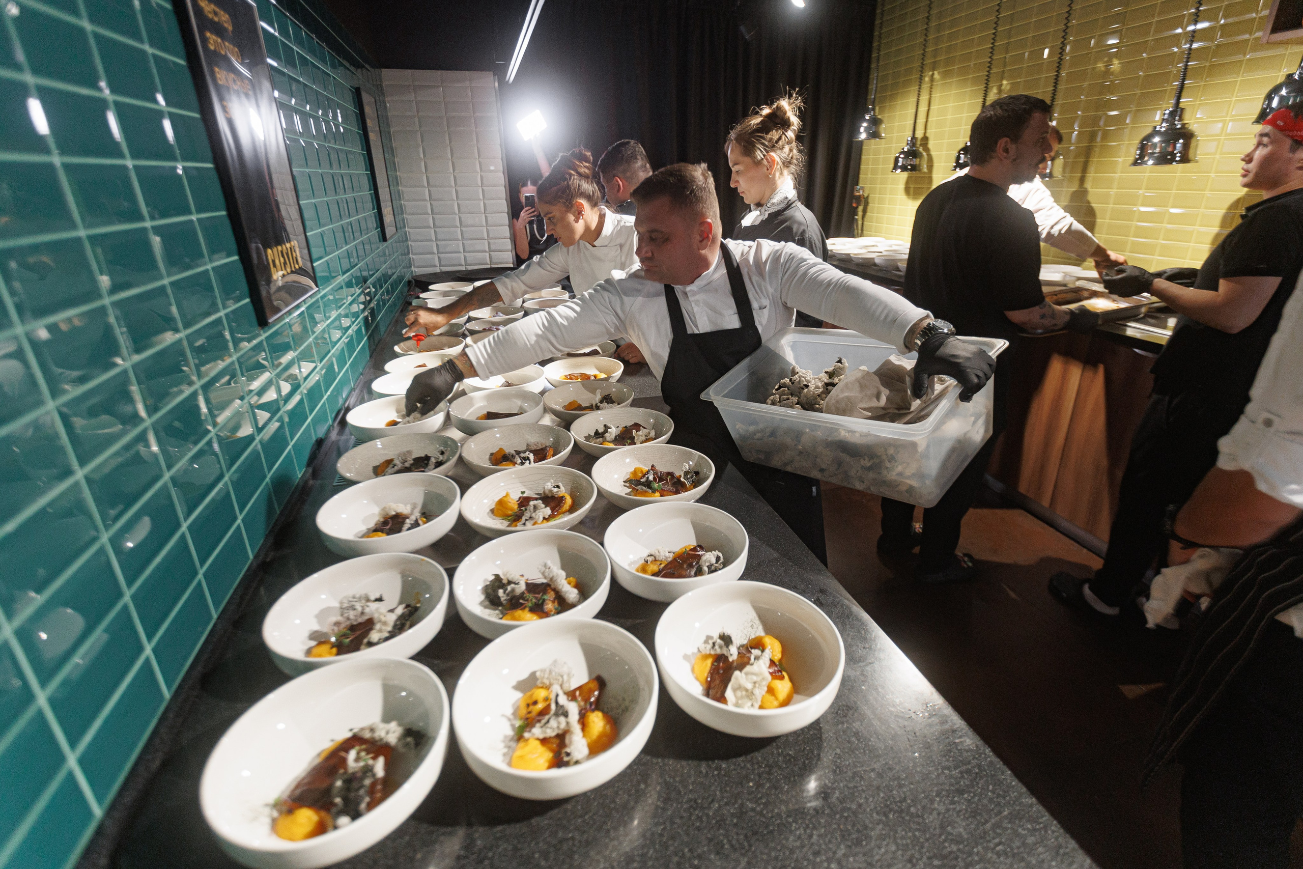 Фотографии с Гастроужина Честер Челябинск 5 ЛЕТ.5 ШЕФОВ