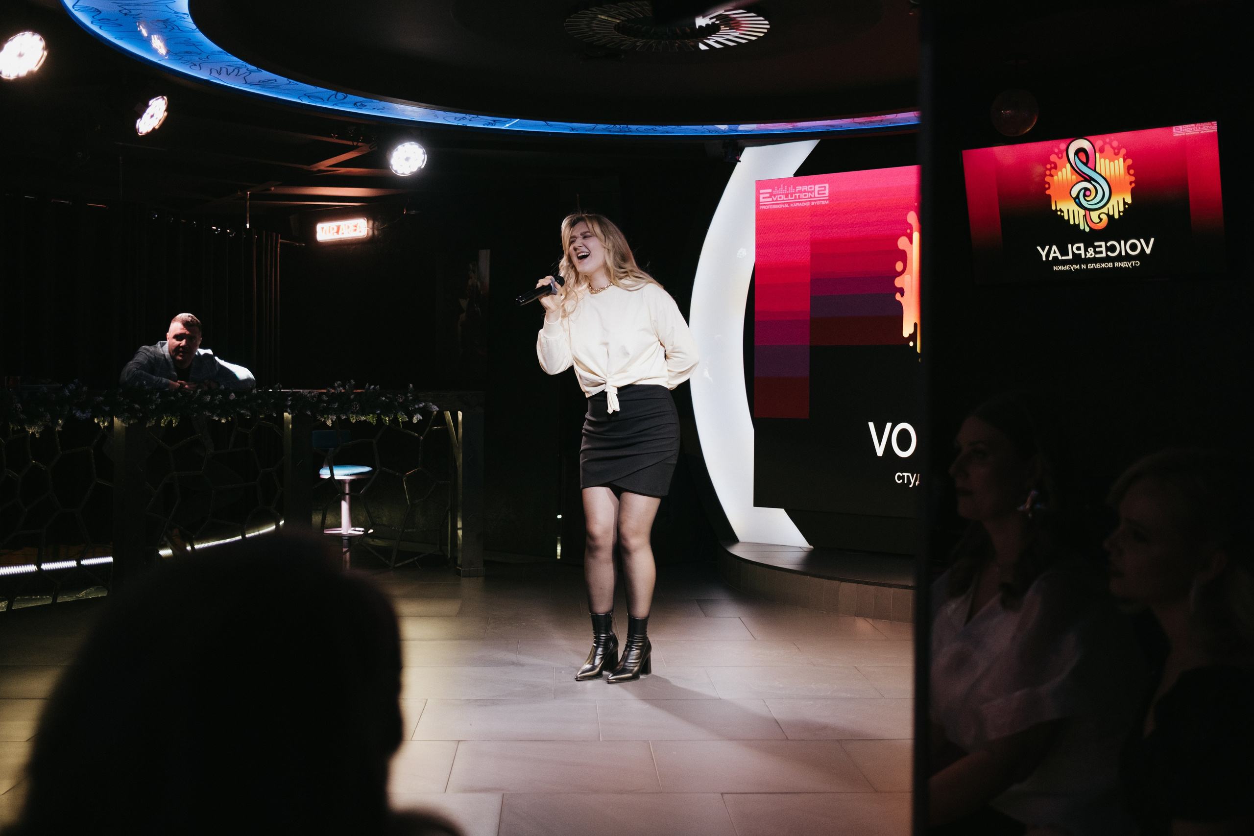 Voice&Play | караоке-бар ГОСТИ. Свадебный и репортажной фотограф Денис Ожигин в Краснодаре и Краснодарском крае