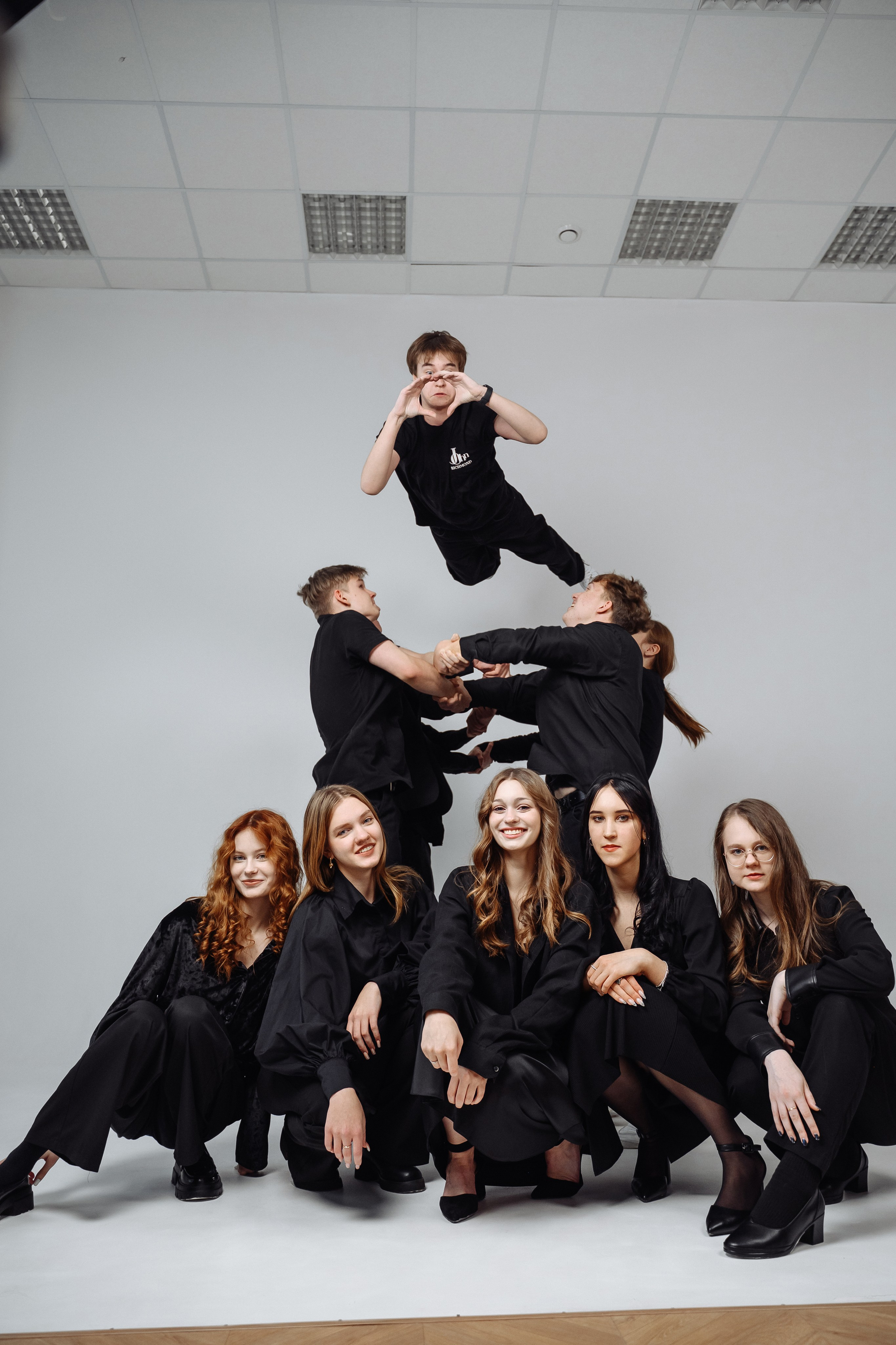 ВЫПУСКНИКИ 11 КЛАСС. МАРГАРИТА КУДРЯШОВА СВАДЕБНЫЙ И СЕМЕЙНЫЙ ФОТОГРАФ ТВЕРЬ МОСКВА