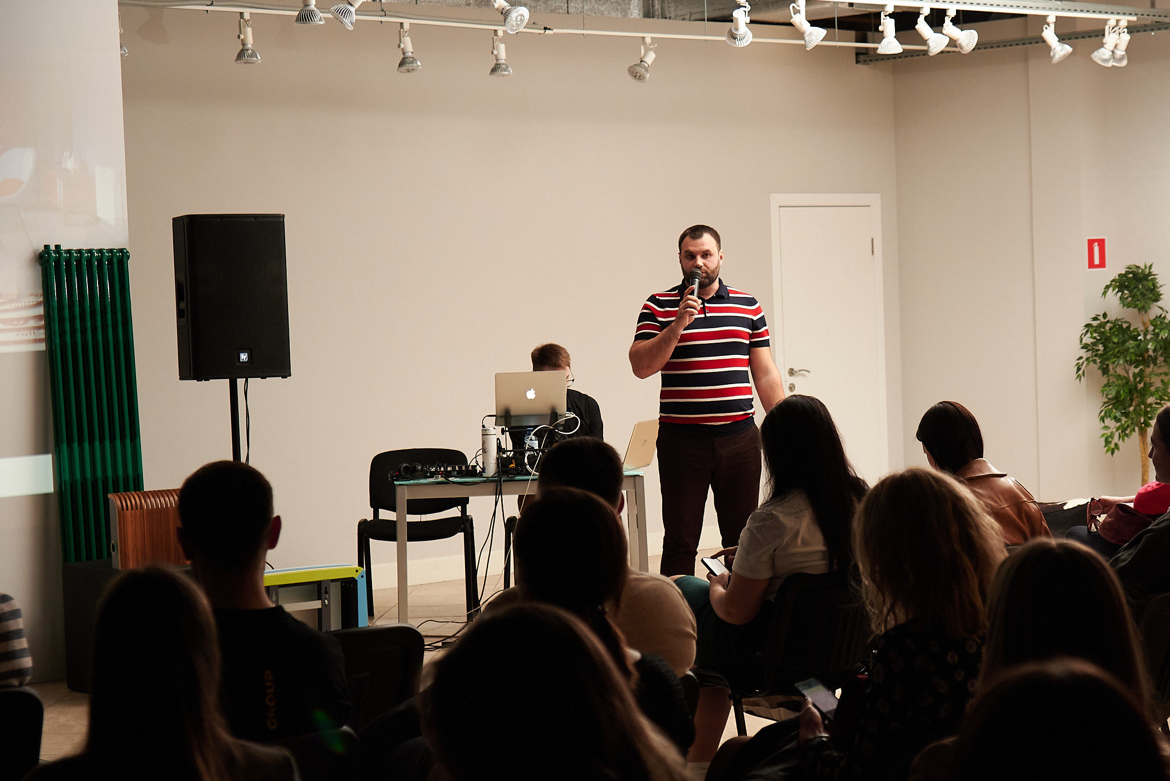 Дизайн-центр West. Репортажный и коммерческий фотограф в Ростове Виталий Ишков