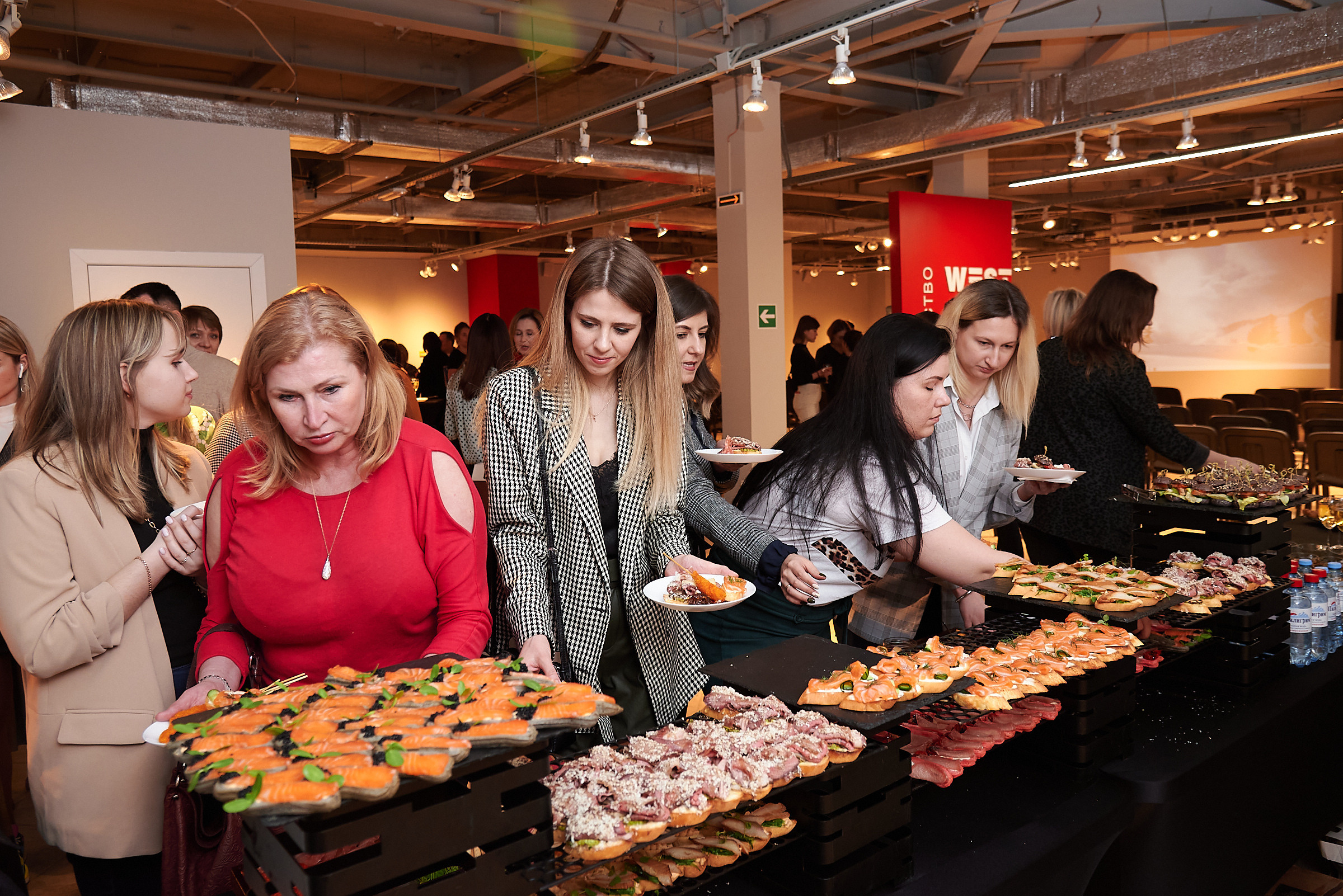 Дизайн-центр West. Репортажный и коммерческий фотограф в Ростове Виталий Ишков
