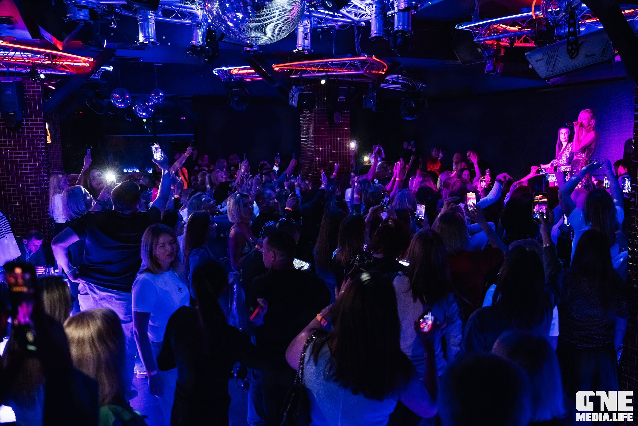 Концерт группы стрелки в Планете 13 апреля. One Media Life: фоторепортажи, фотоотчеты с мероприятий и заведений