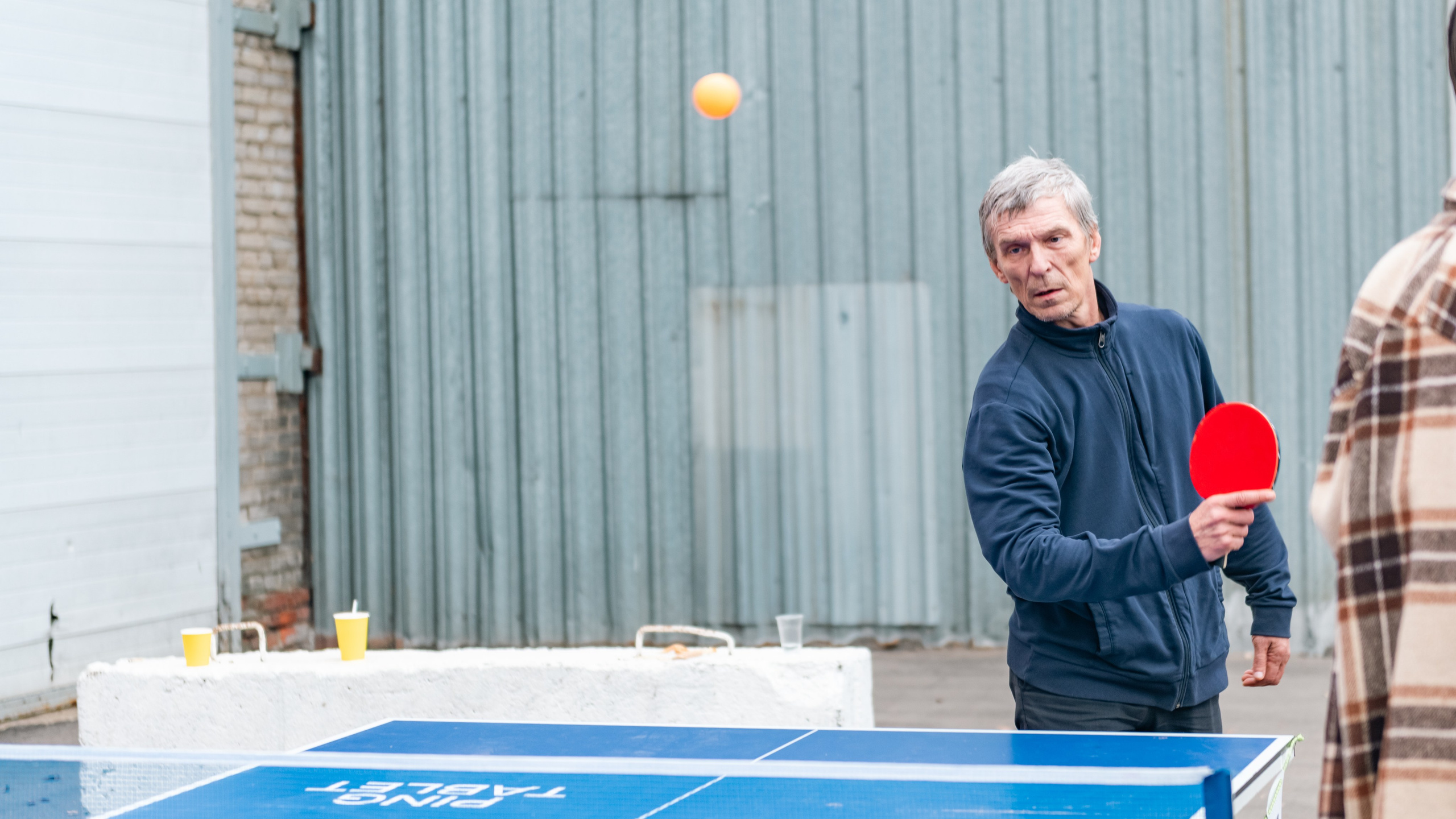 Съемка турнира по настольному теннису в НКО «Ночлежка». Фотограф в Москве. Шахабудин