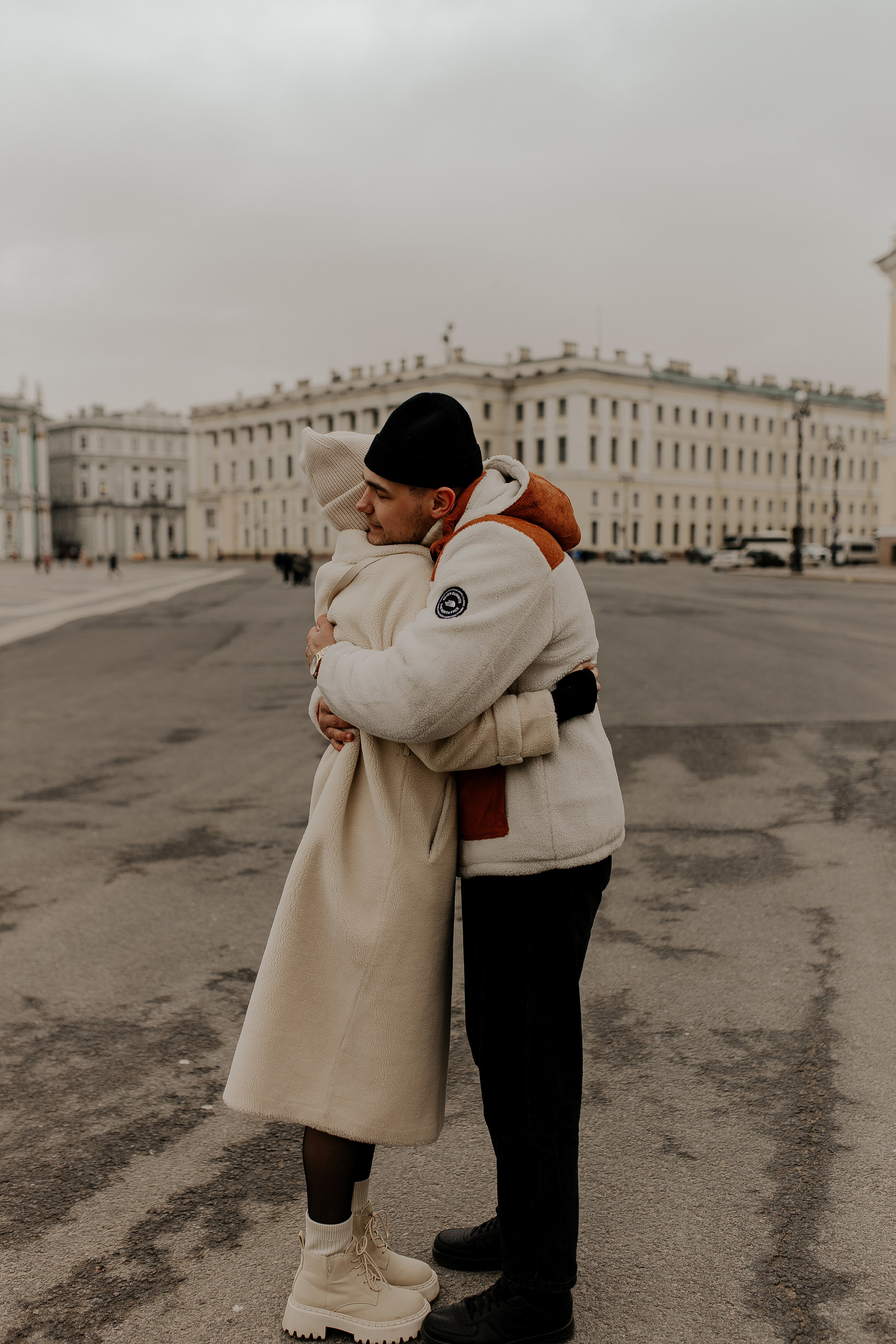 Lovestory на дворцовой площади. Фотограф в Санкт-Петербурге Лиза Семченкова