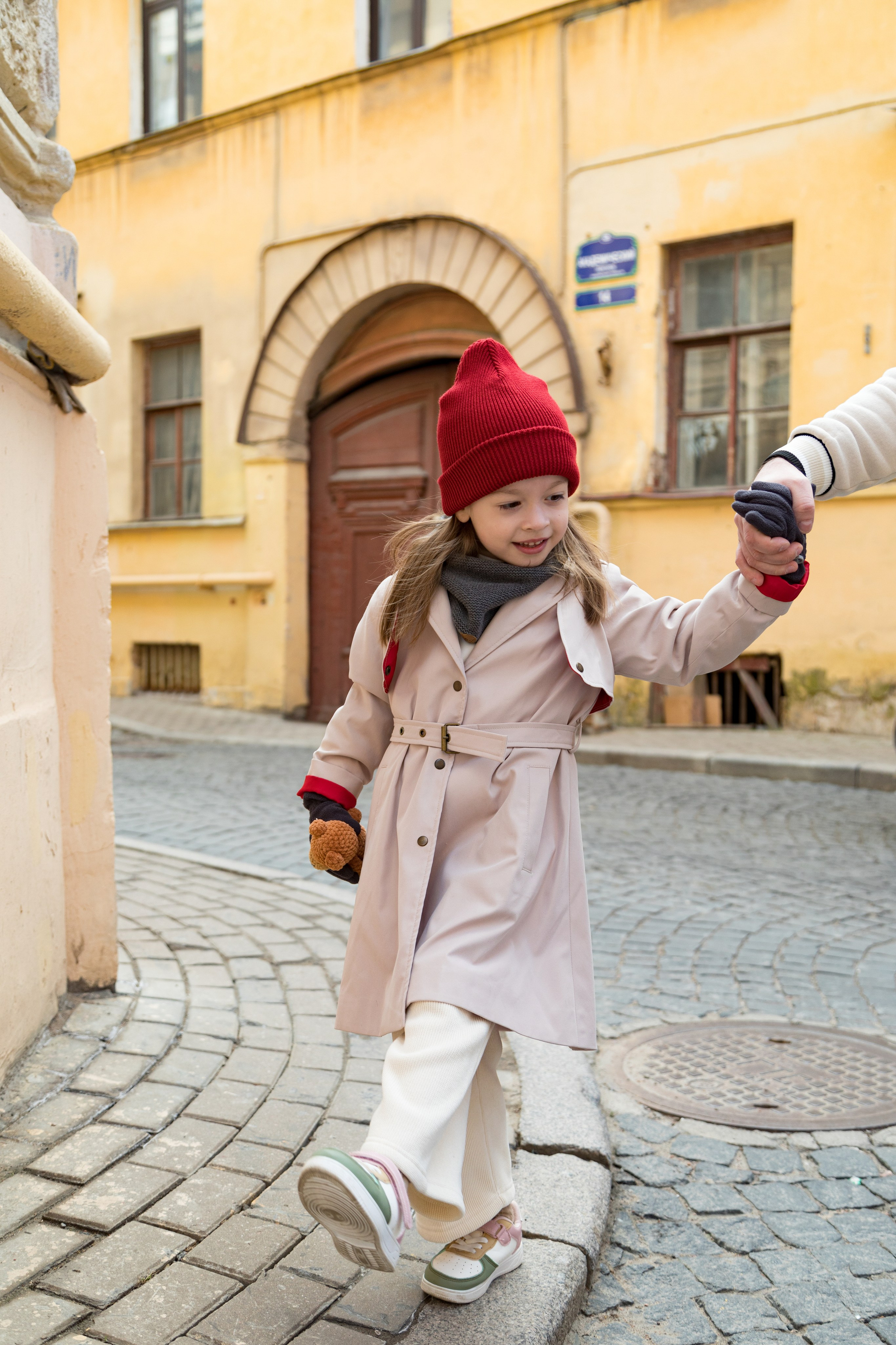Весенняя фотопрогулка папы и дочки на Васильевском острове. Детский и контент фотограф Надя Волкова Санкт-Петербург