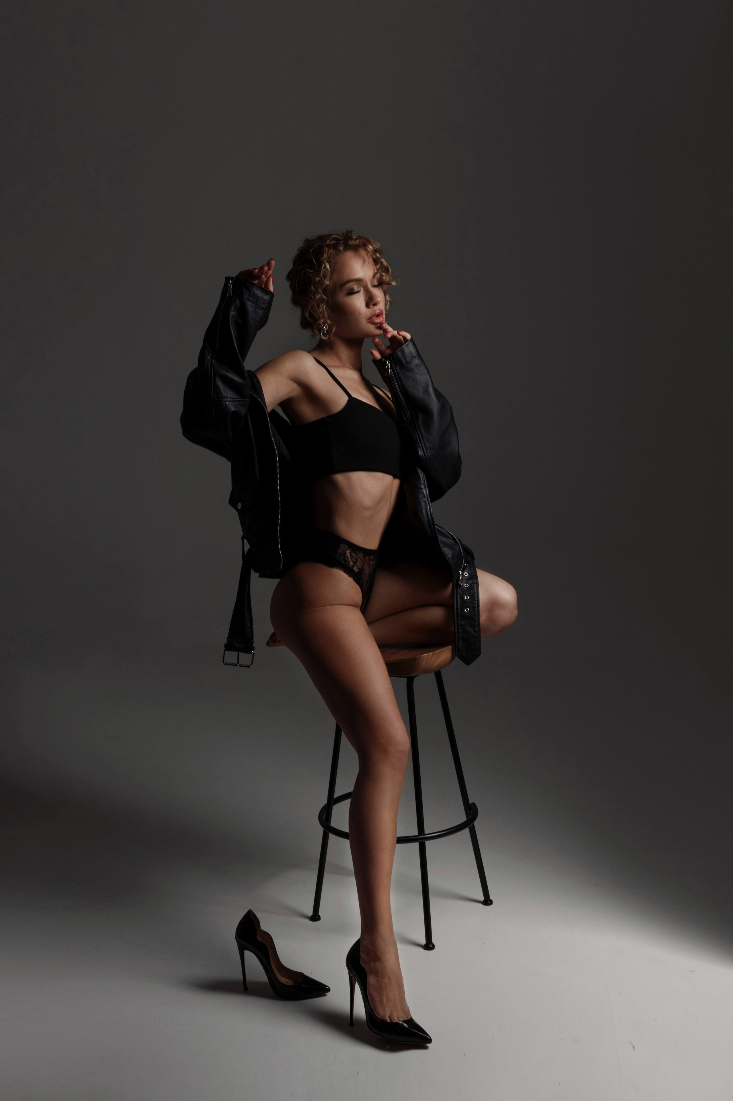 ЖЕНСКИЙ ПОРТРЕТ (МИНИМАЛИЗМ). Фотограф Иркутск.Дарья Казакова