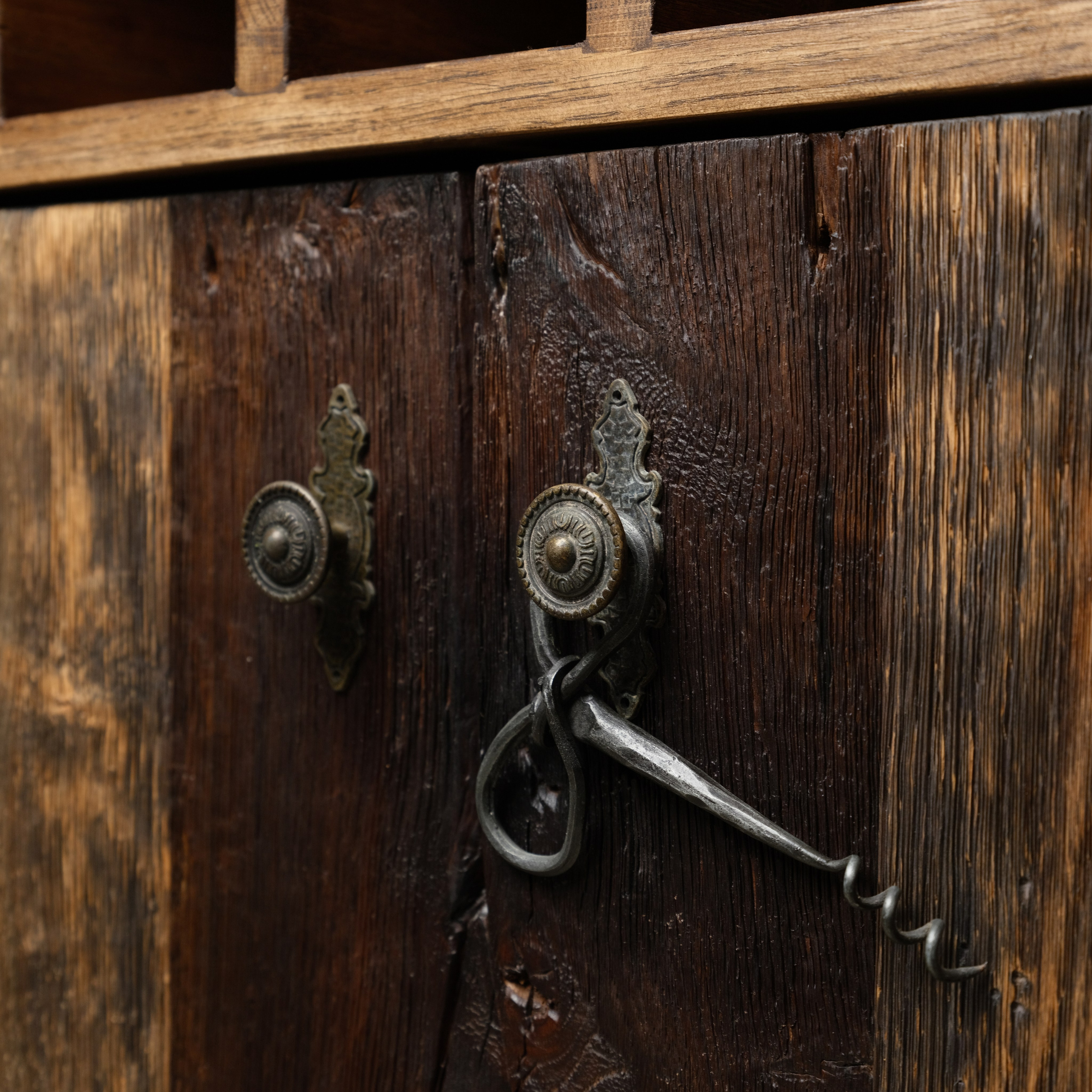 Винный шкаф 198.000. Комплект контора