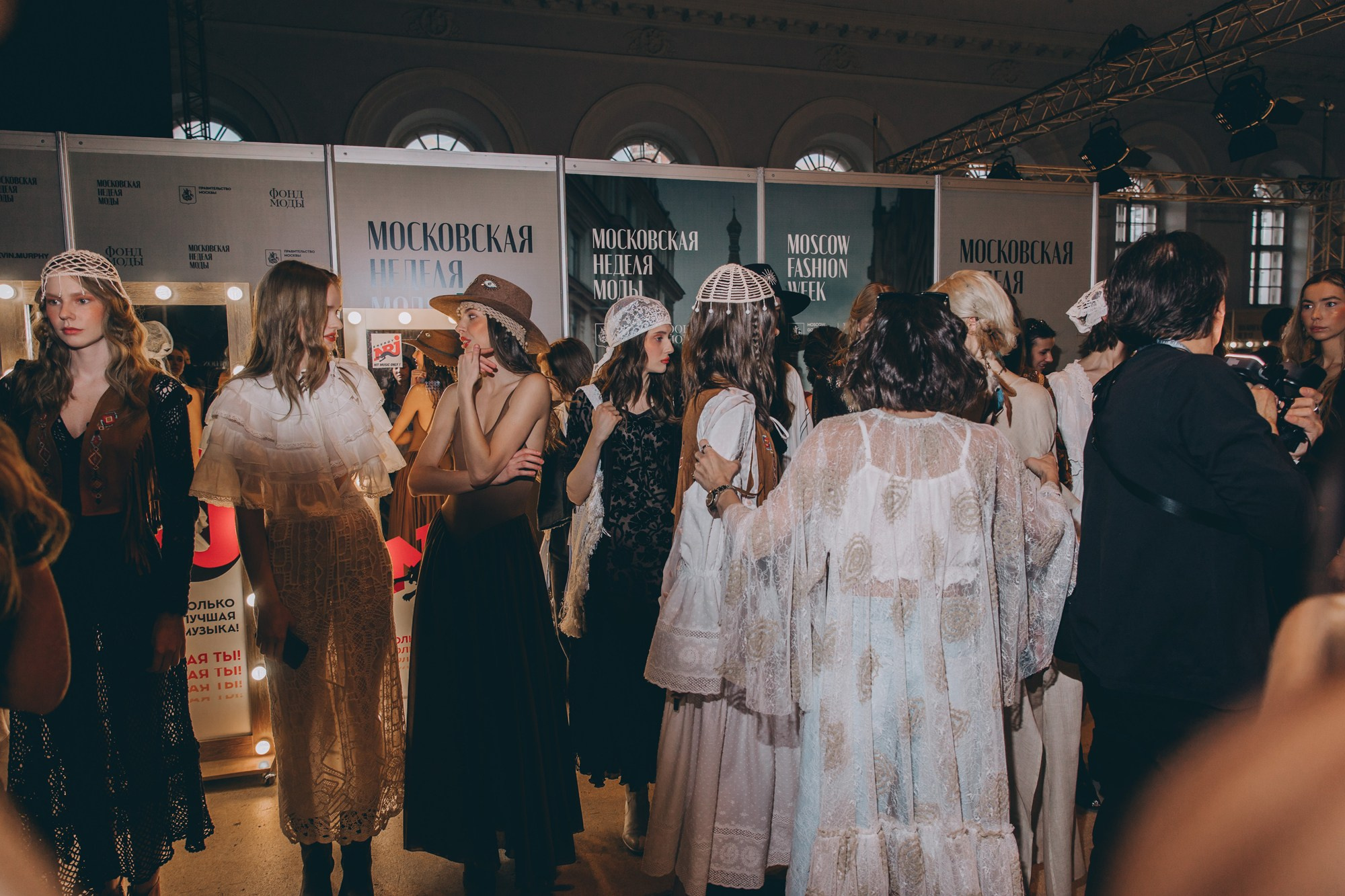 Где мода снимает маски. Backstage недели моды в Москве. Татьяна Фомичева. Репортажный и светский фотограф в Москве