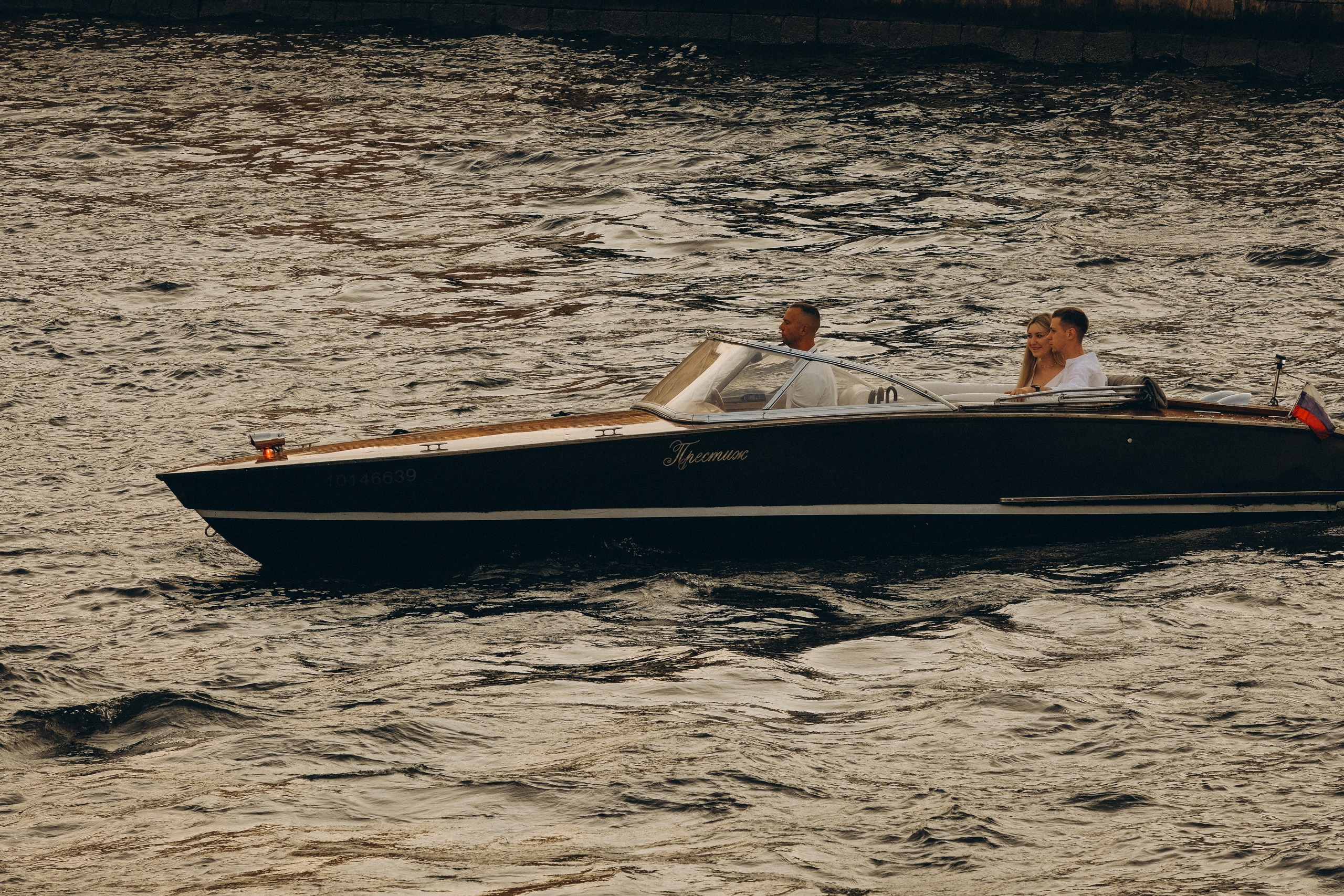 СВАДЕНБНАЯ СЬЕМКА НА КАТЕРЕ ПО КАНАЛАМ САНКТ-ПЕТЕРБУРГА И В АКВАТОРИИ НЕВЫ. Профессиональный фотограф, Санкт-Петербург — Виктория Богомолова