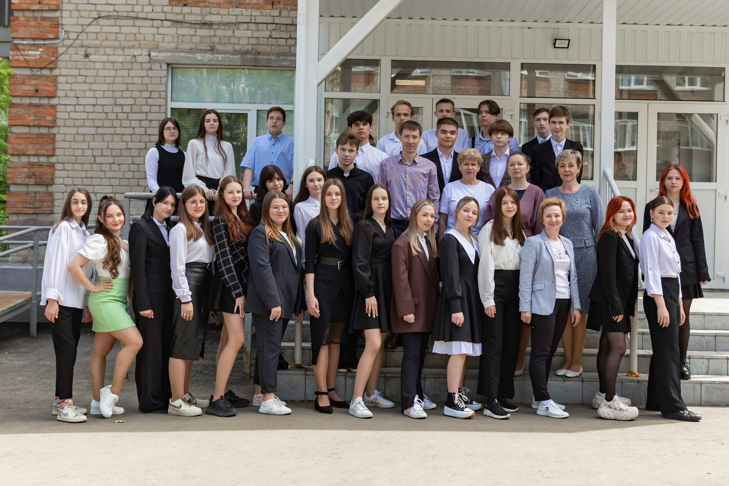 Фотосъемка 9 класс. Свадебный фотограф Марина Суворова и видеооператор Олег Петров