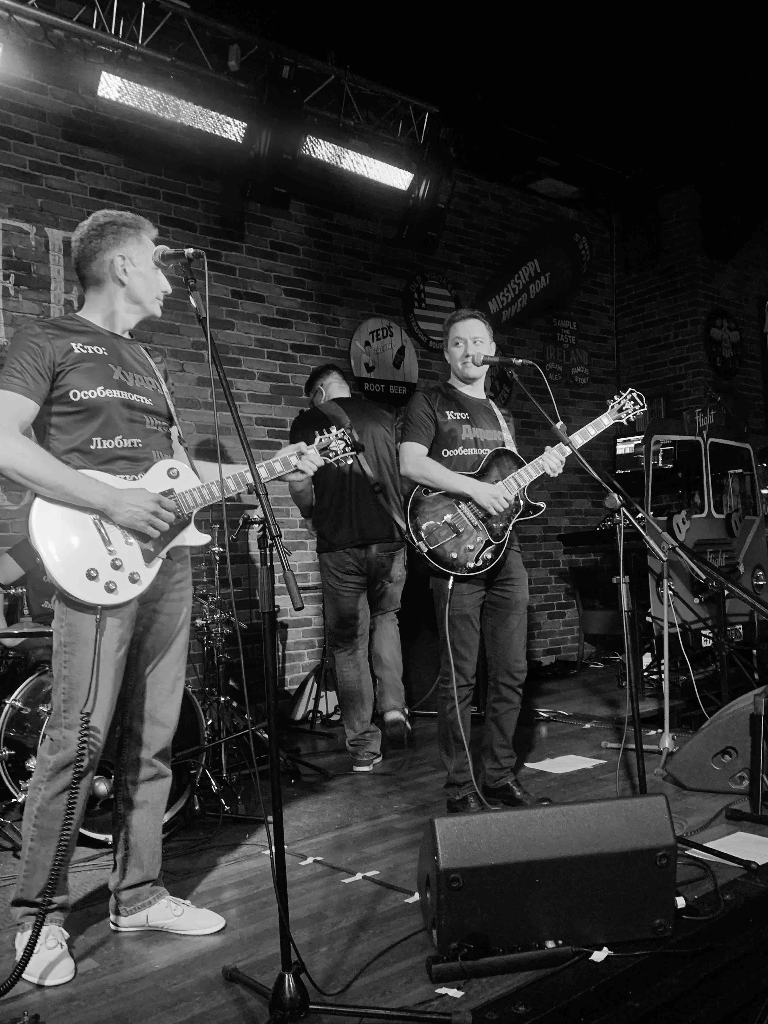 LifePub 16.03.2022. Московская кавер-группа BankBand