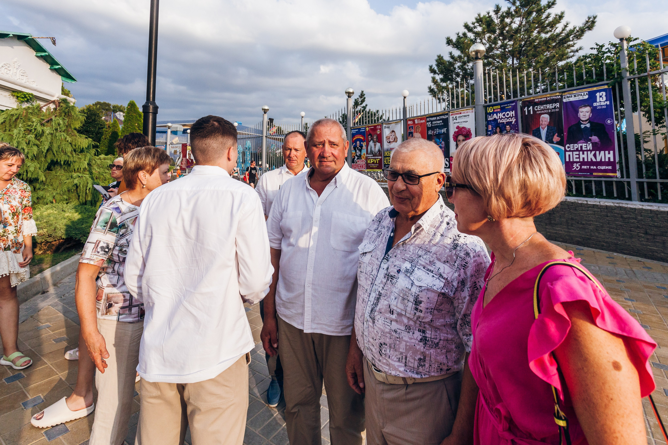 День рождение в уютном ресторане. Фотограф Денис Денисов