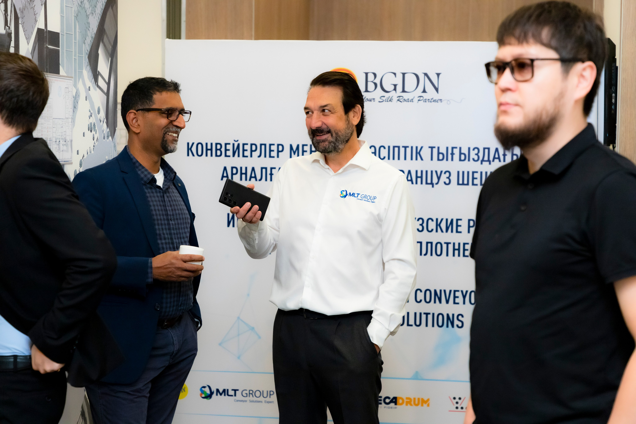 BGDN конвейеры. Фотограф
