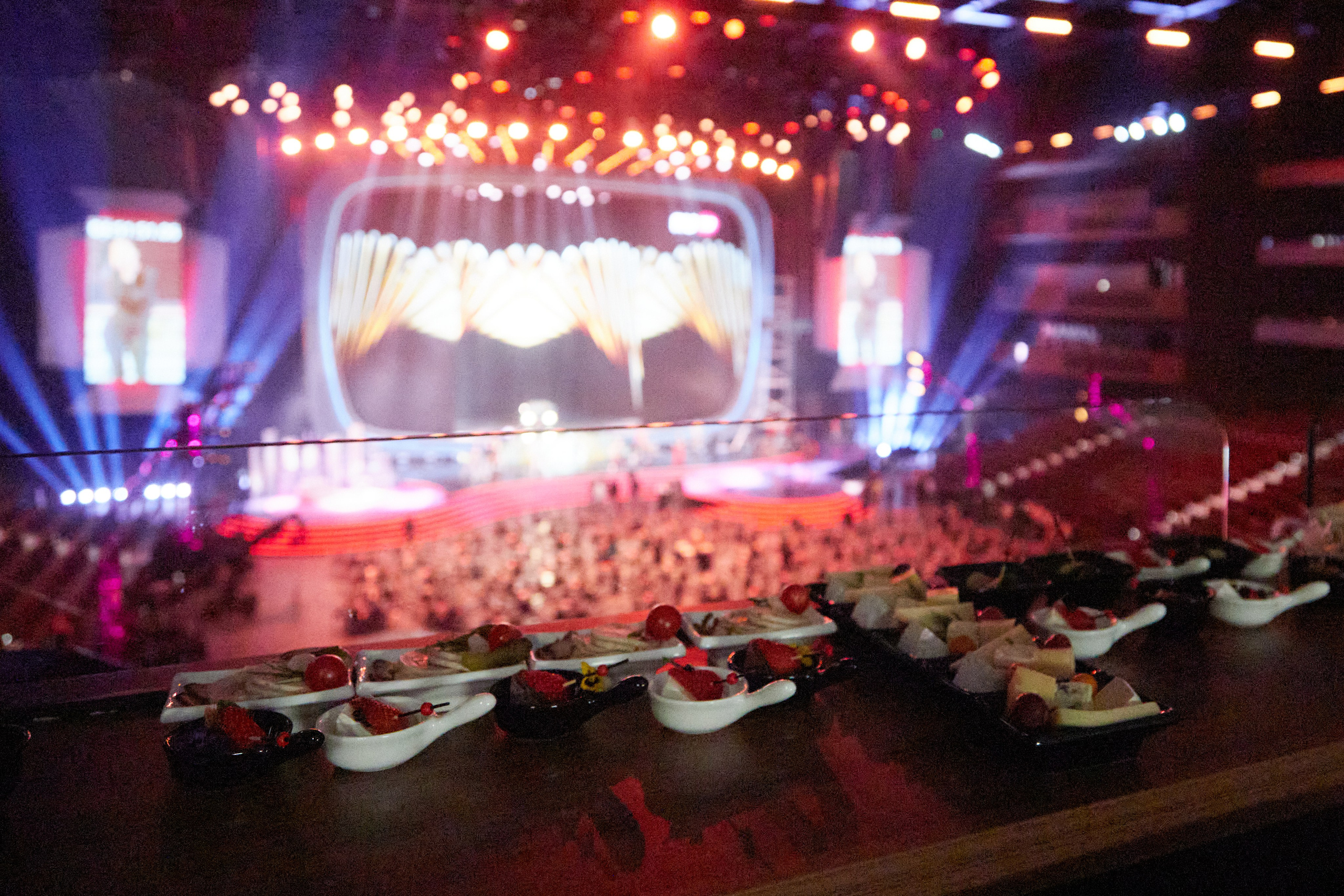 Кейтеринг  — фуд-фотография: Крупный план закусок с виноградом