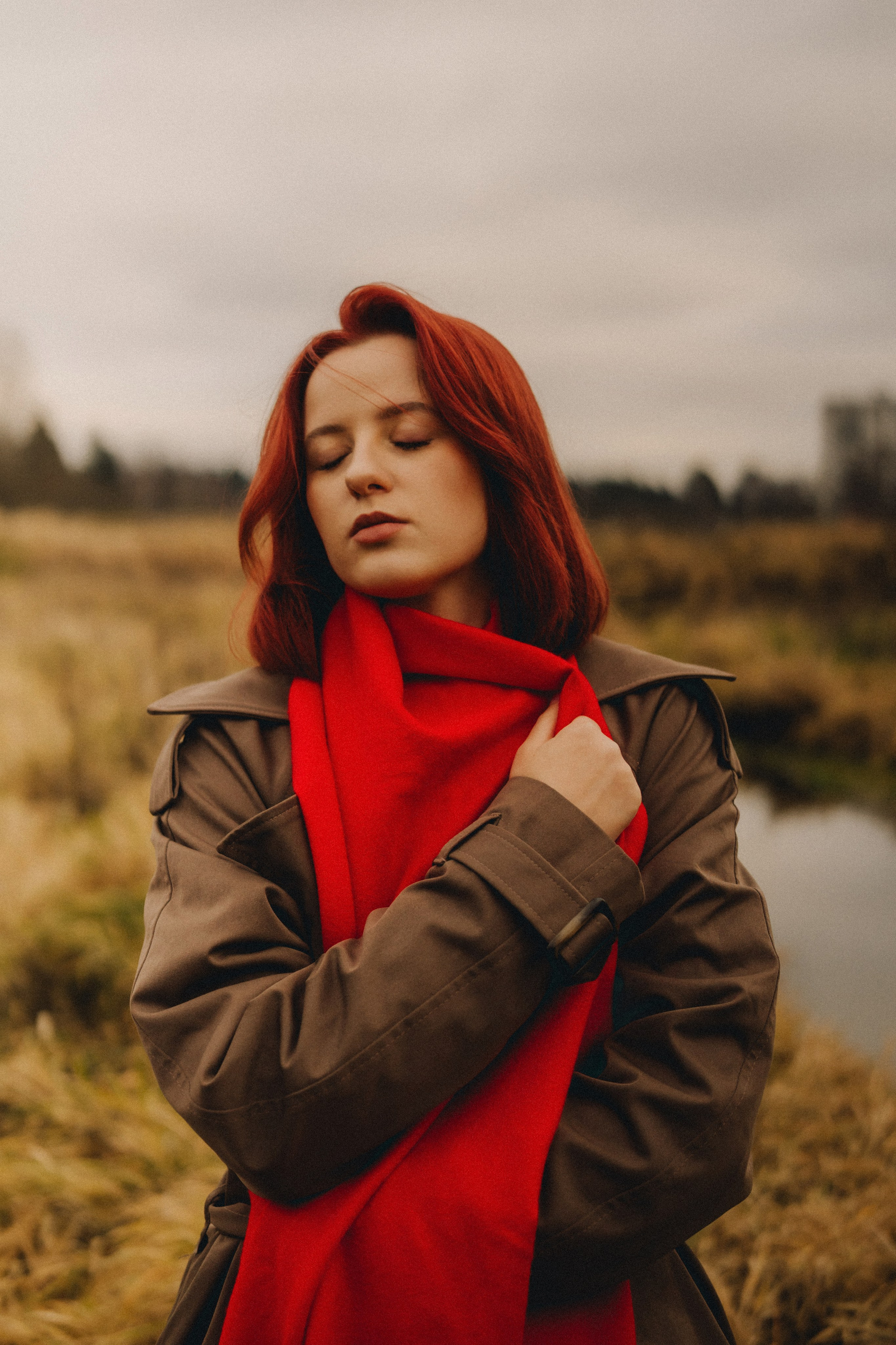 Лия | осенняя фотосессия у воды. Портретный фотограф Москва