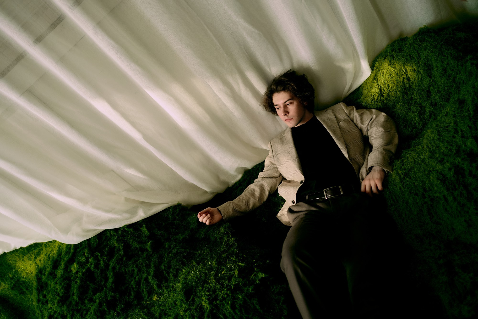 Инверсия снов | Мужской портрет в Тюмени | Фотограф Дарья Мустафина. Портретный фотограф Тюмень Дарья Мустафина