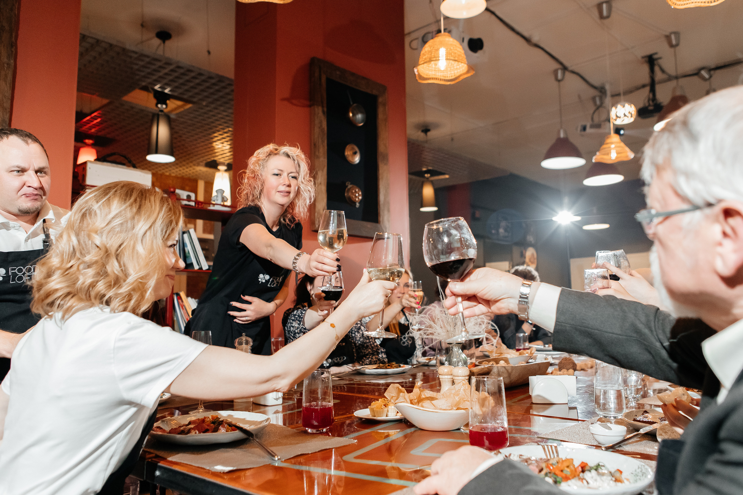 День рождения Марии в Food Loft. Семейный и свадебный фотограф в Петербурге Евгения и Николай Шевчук