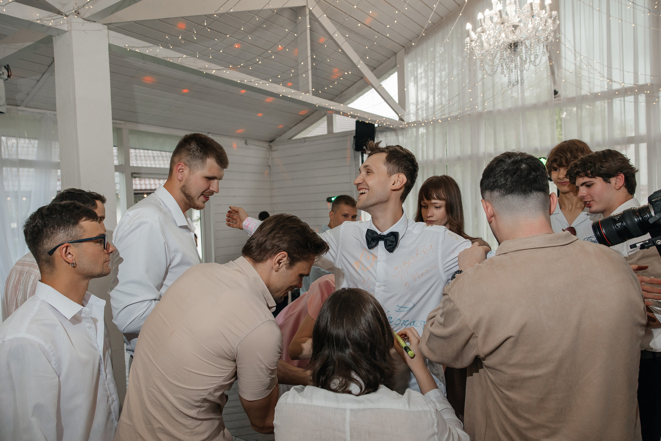 Свадебная фотосессия в ресторане Турандот, свадьба на площадке House for wedding Дом у озера. Свадебный фотограф в Москве Дарья Олендарёва